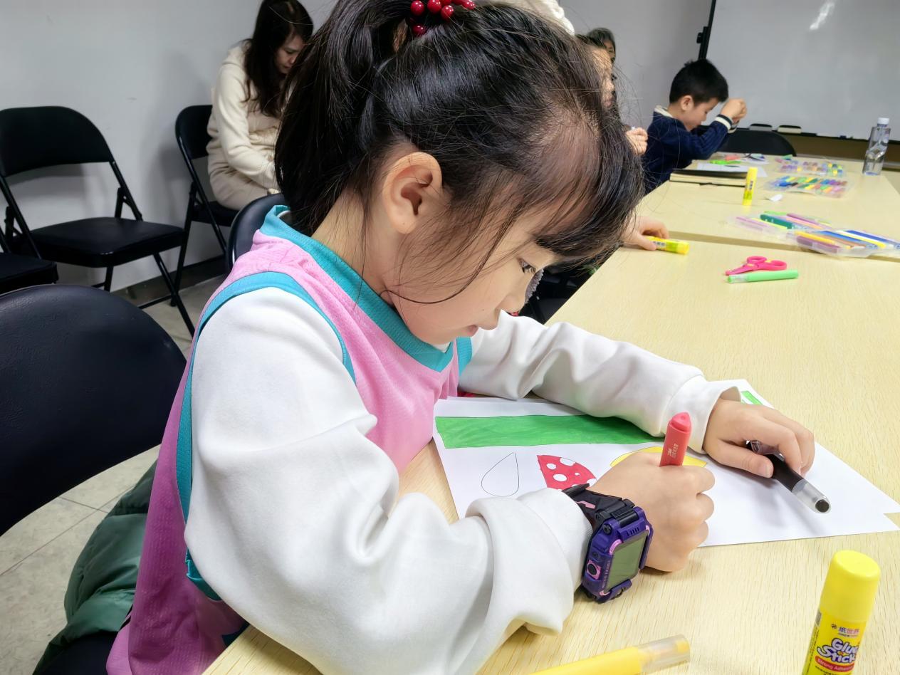 翠达社区开展“昆虫王国” AI百科博物公益课2.jpg