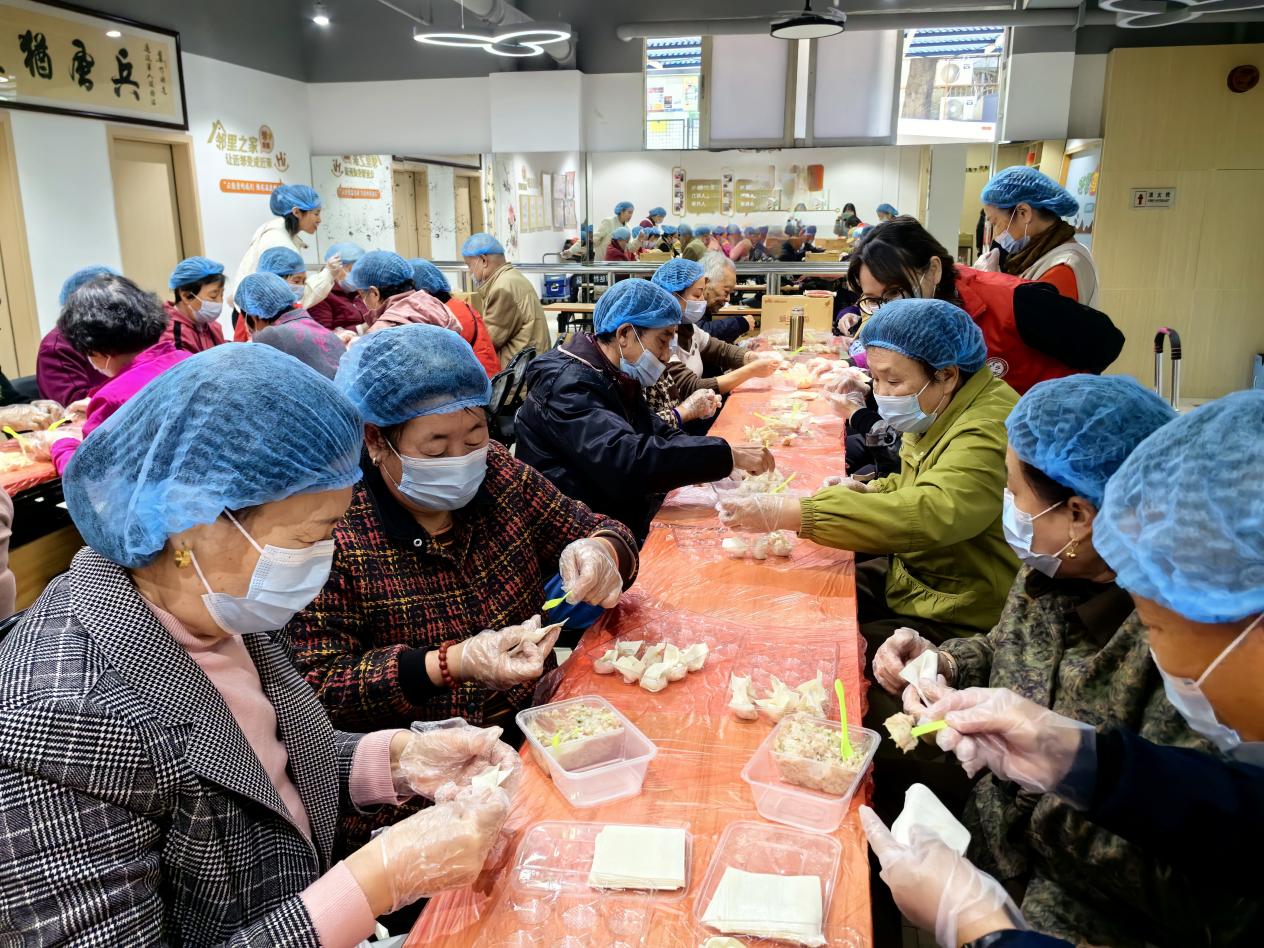 暖心齐聚首,凝心共前行3.jpg 暖心齐聚首,凝心共前行3.jpg