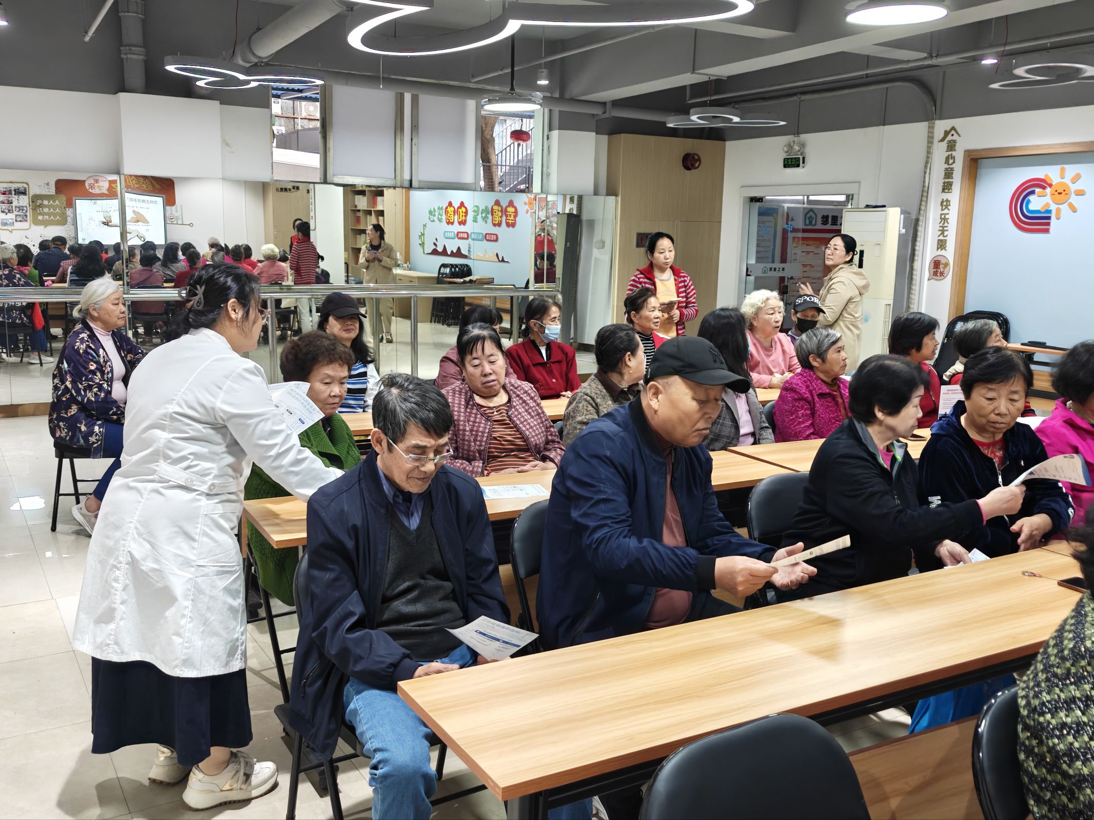 普及健康知识 筑牢健康防线2.jpg 普及健康知识 筑牢健康防线2.jpg