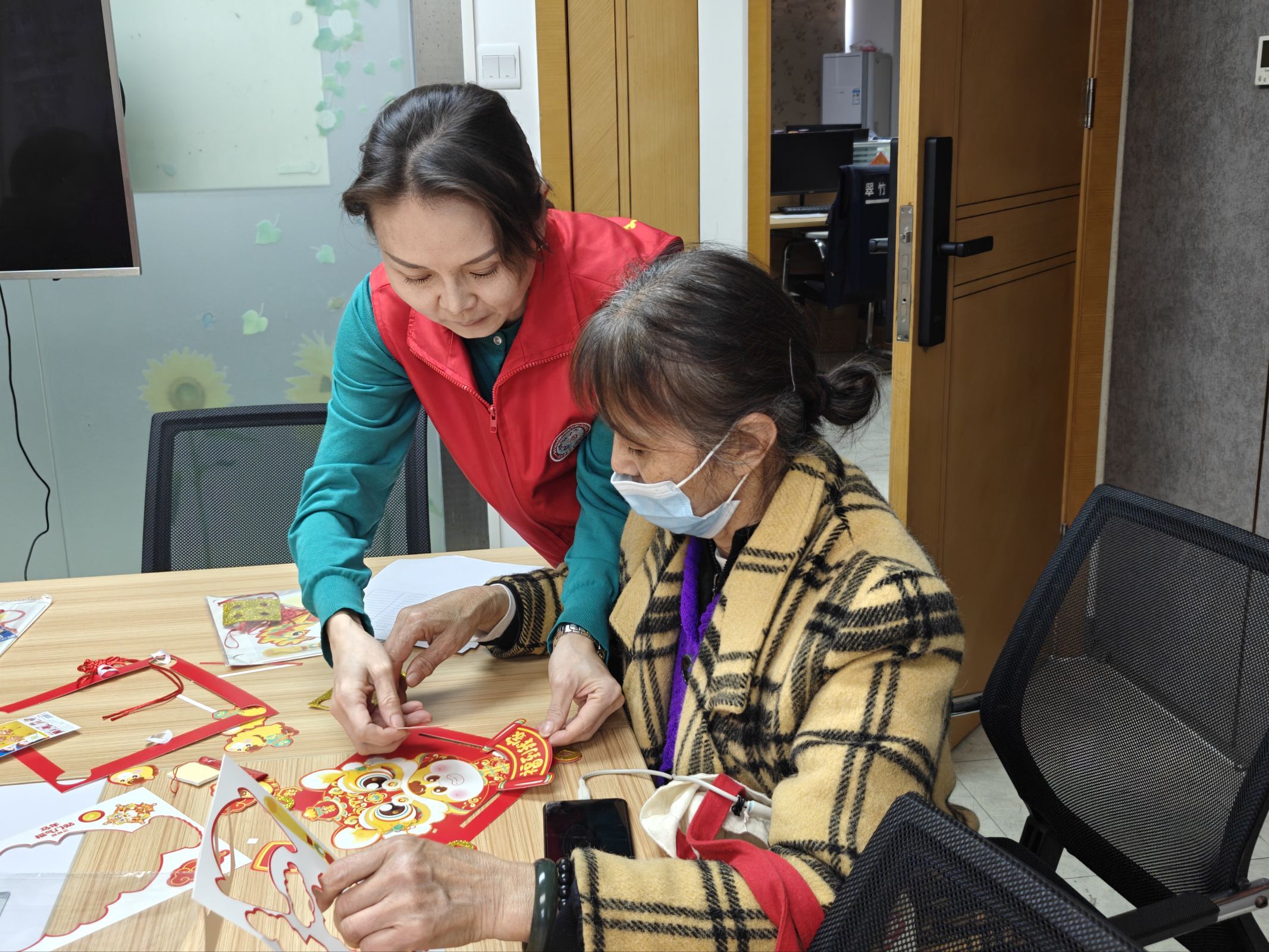 指尖贴年画 邻里迎新春2.jpg