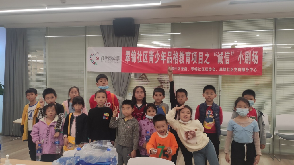 活动合影.jpg 活动合影.jpg