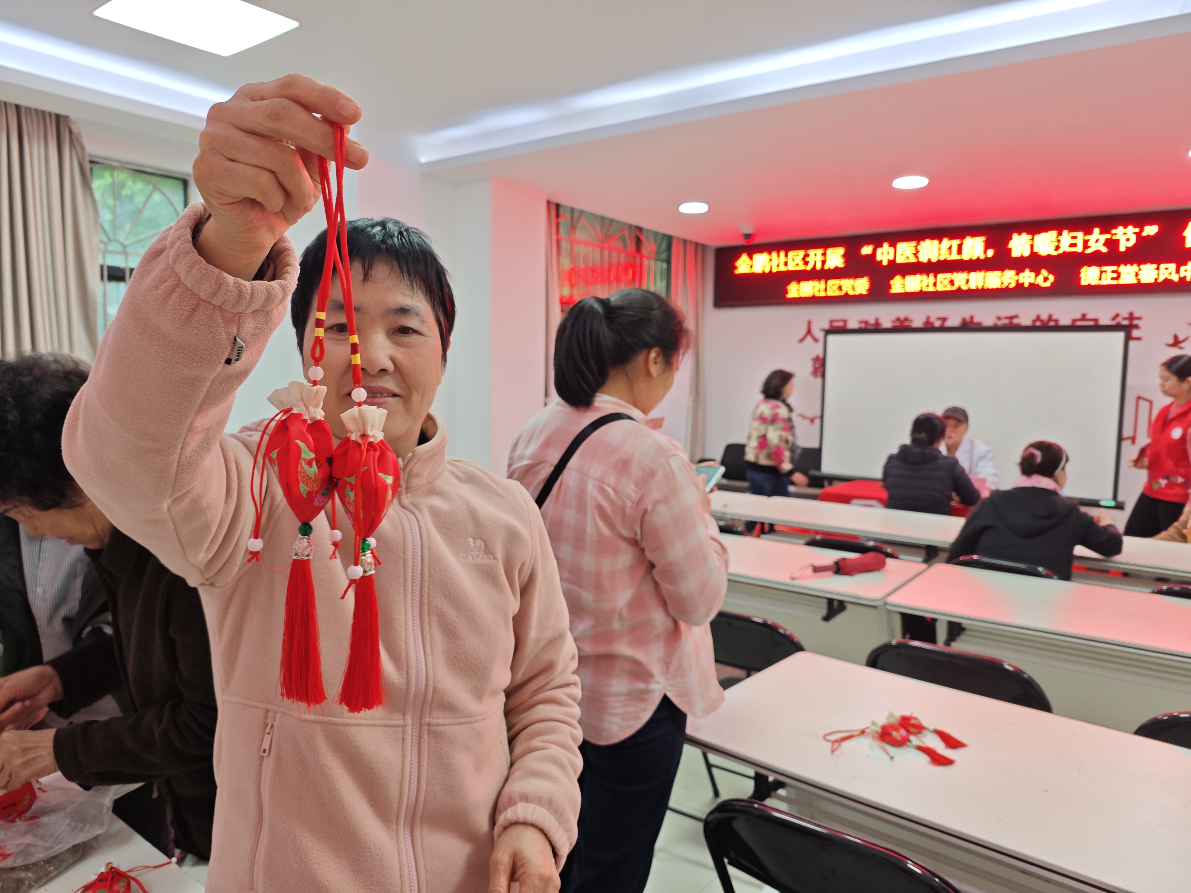 20250307 “中医润红颜，情暖妇女节” 金鹏社区健康服务活动4.jpg