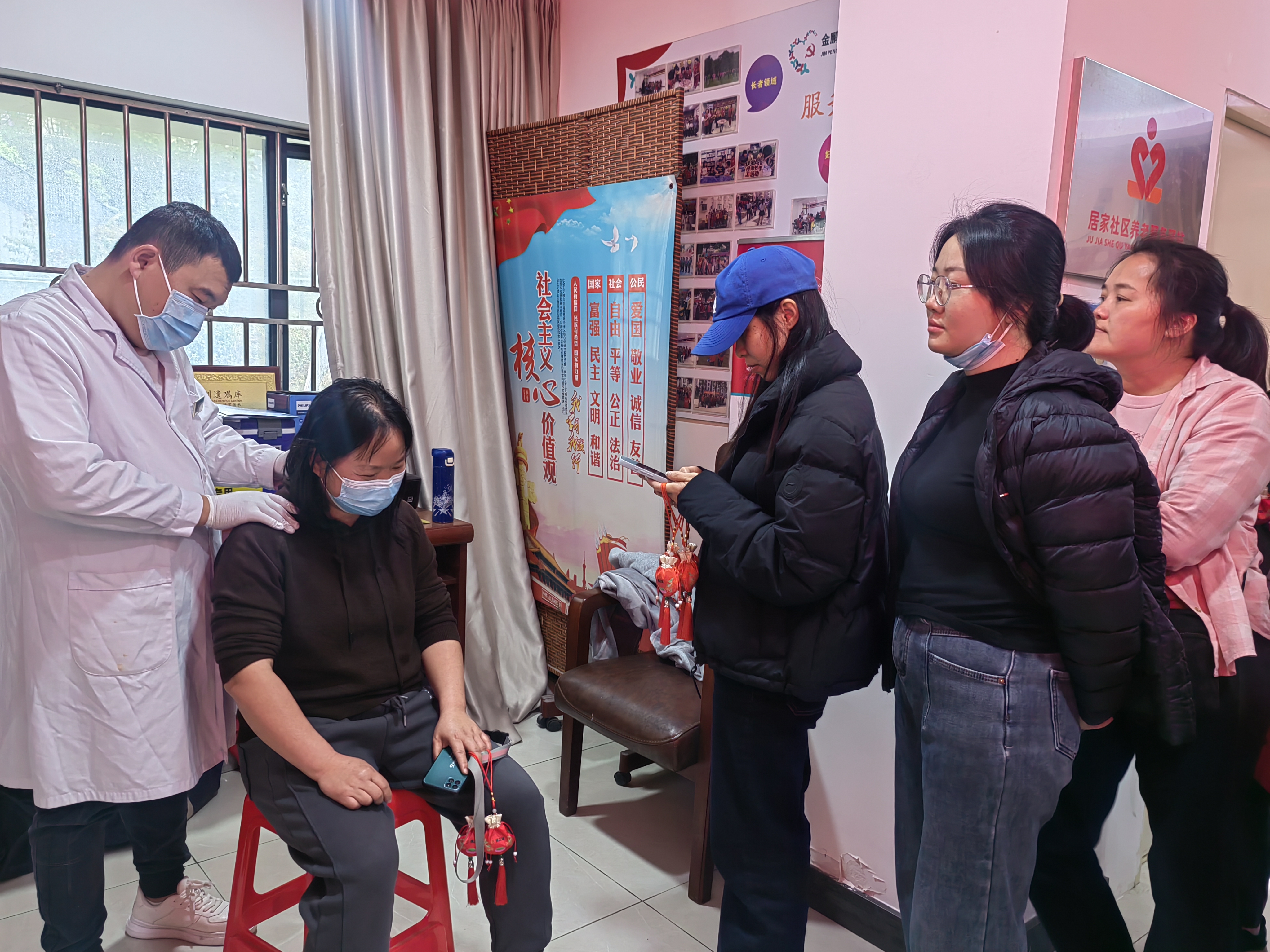 20250307 “中医润红颜，情暖妇女节” 金鹏社区健康服务活动5.jpg