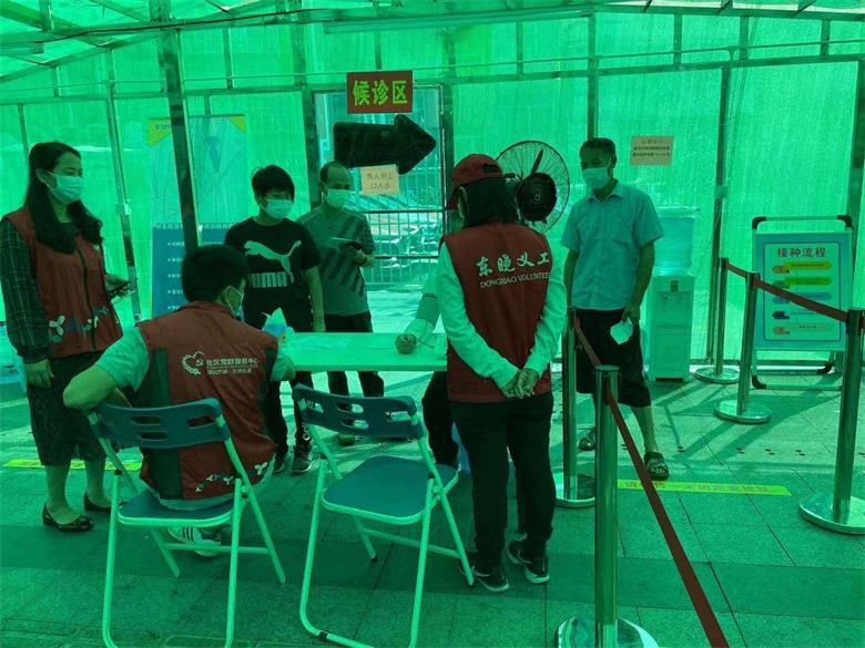 草埔地铁b出口临时接种点 候诊区.jpg
