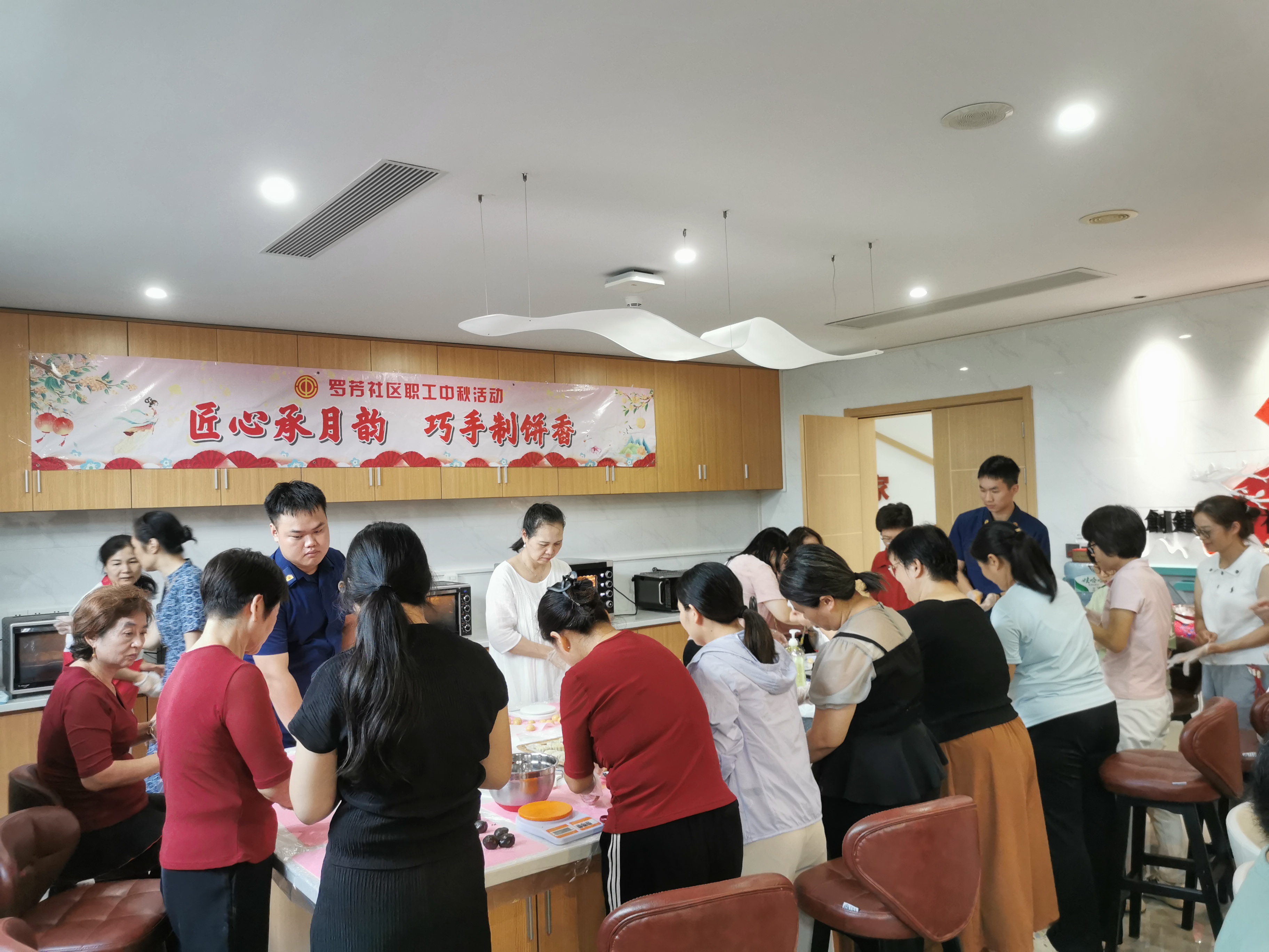 开心制饼2.jpg 开心制饼2.jpg