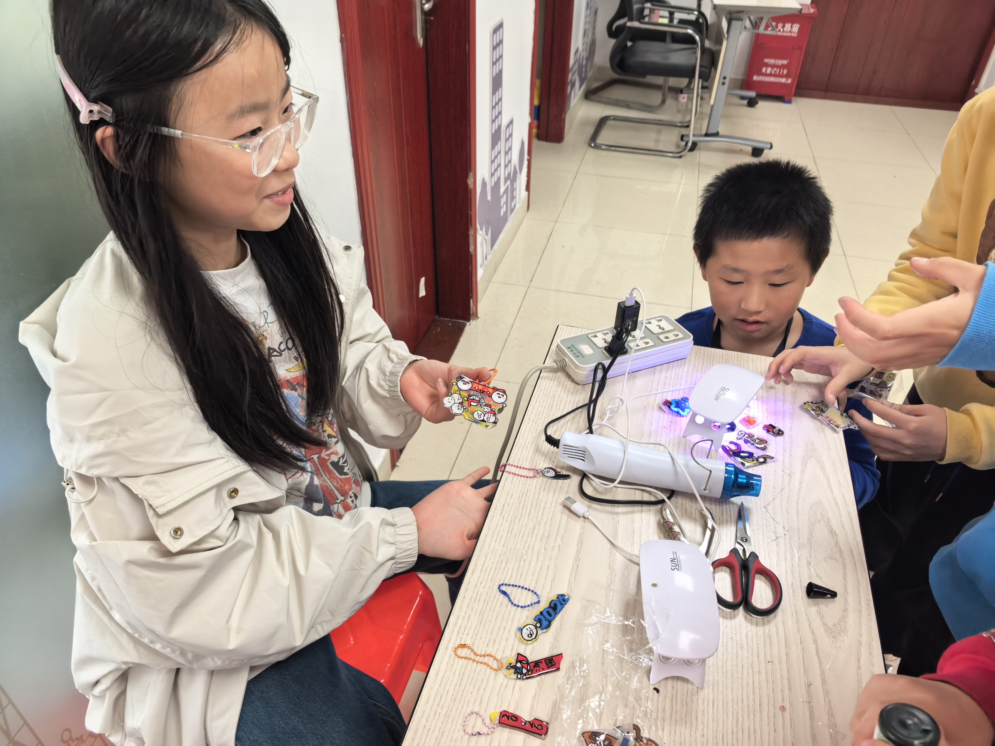 孩子自己动手我制作热缩.jpg 孩子自己动手我制作热缩.jpg