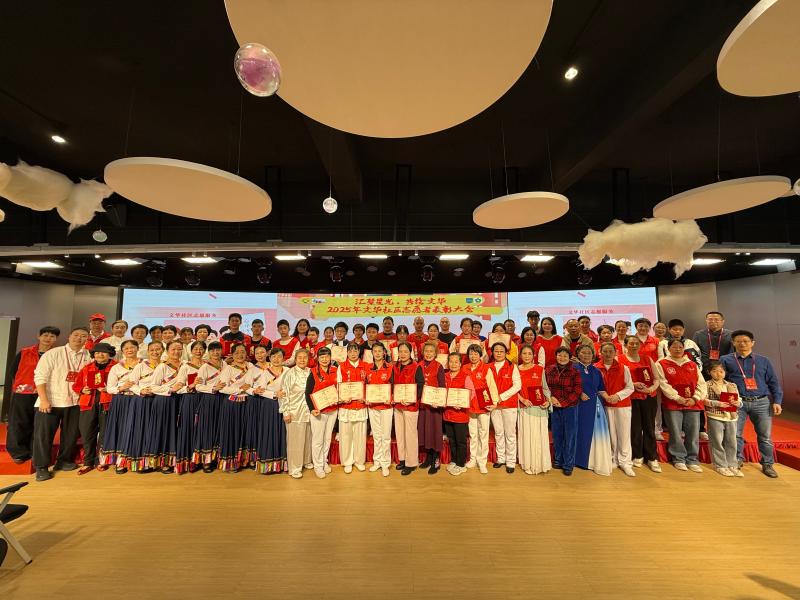 志愿者表彰大会合照.jpg 志愿者表彰大会合照.jpg