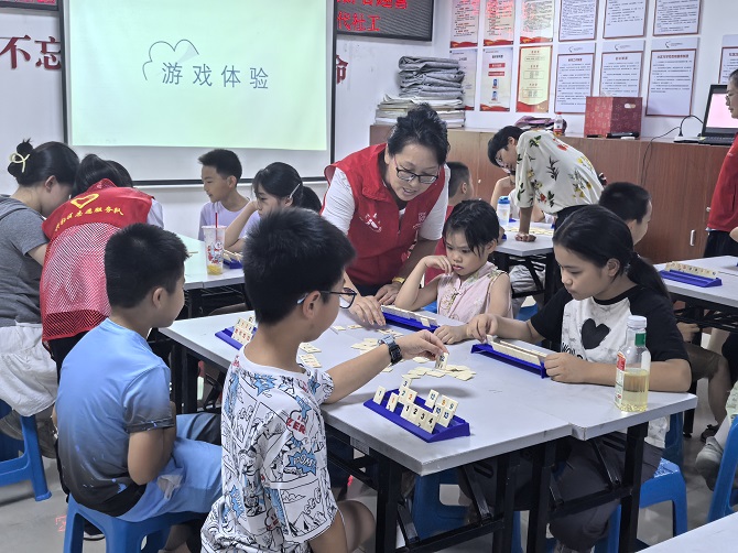 志愿者服务队指导组员.jpg 志愿者服务队指导组员.jpg