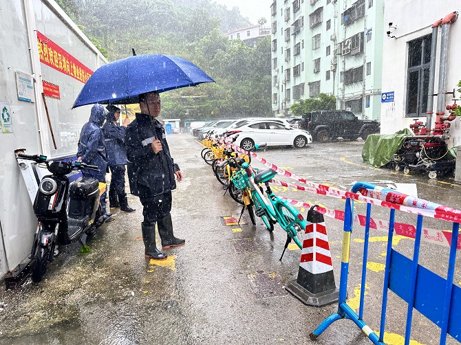 墙体下落紧急拉好安全防护绳.jpg 墙体下落紧急拉好安全防护绳.jpg