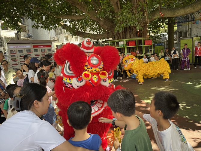 舞狮互动.jpg 舞狮互动.jpg