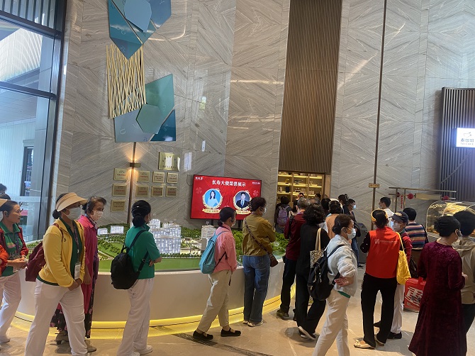 参观大厅.jpg 参观大厅.jpg