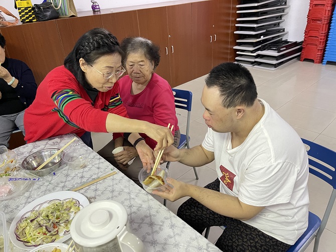 给特殊人群分享美食.jpg 给特殊人群分享美食.jpg