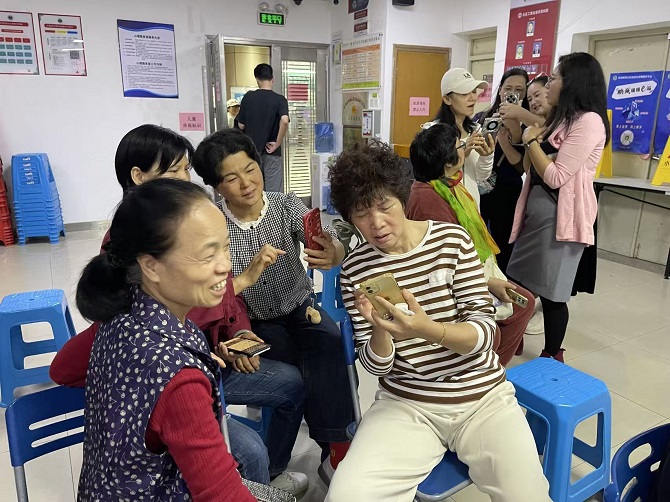 图3热烈讨论.jpg 图3热烈讨论.jpg