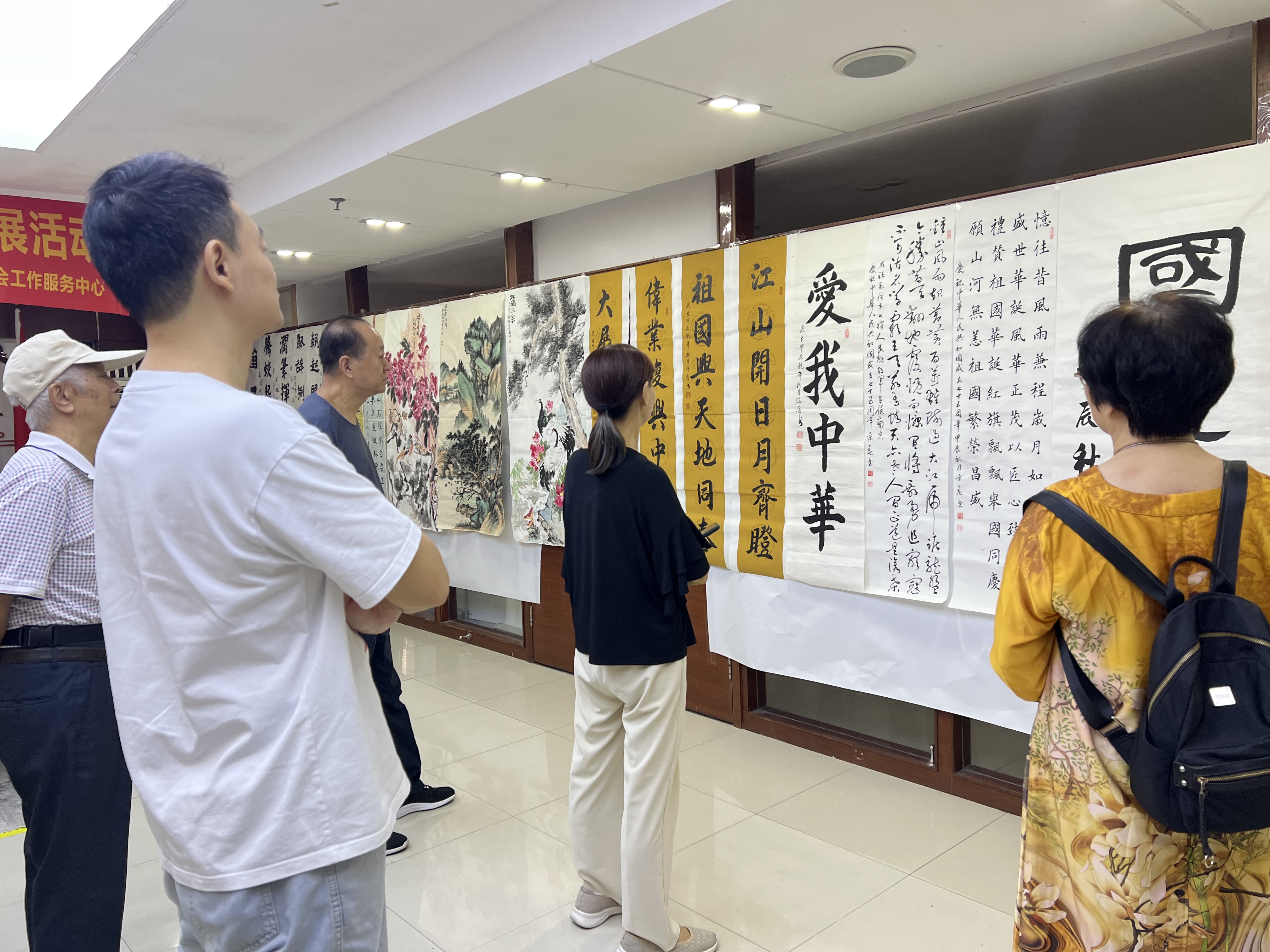 居民观展1.jpg