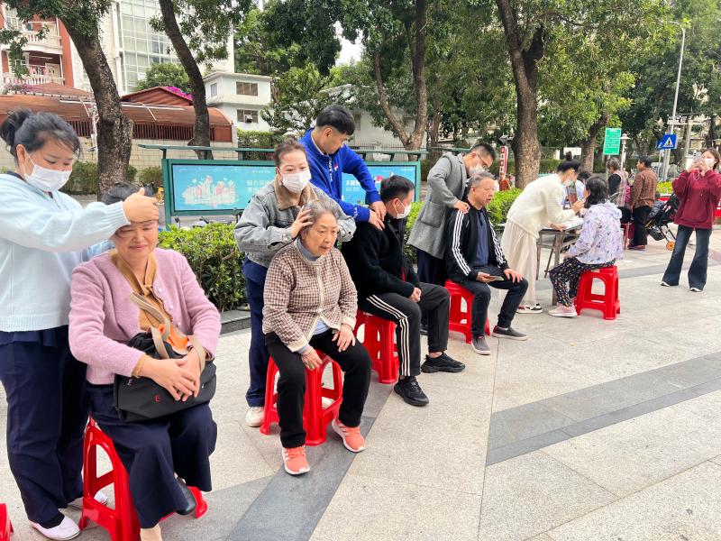 肩颈按摩.jpg 肩颈按摩.jpg