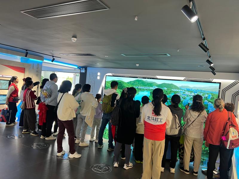 参观粤海水库.jpg 参观粤海水库.jpg