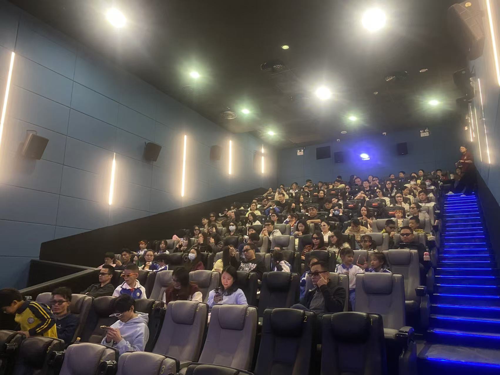 观影现场.jpg