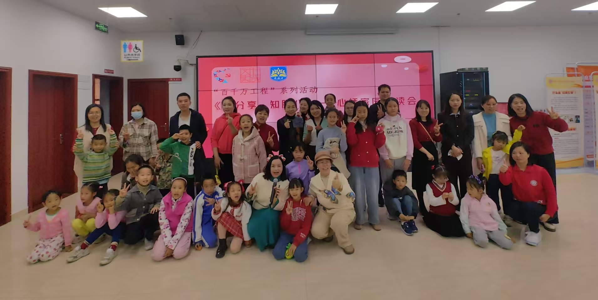 合影.jpg 合影.jpg