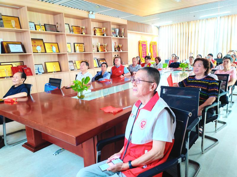 20250903 阳光和平·金秋系列之阅兵之约·共庆荣光--和平社区组织观看阅兵仪式1.jpg 20250903 阳光和平·金秋系列之阅兵之约·共庆荣光--和平社区组织观看阅兵仪式1.jpg