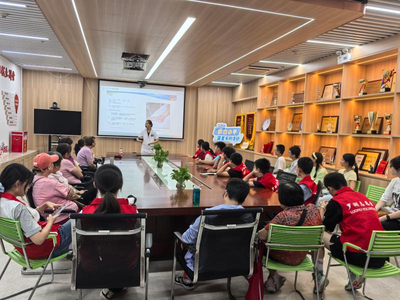 20250812“银龄护苗·安全童行”和平社区防溺水急救科普志愿培训活动1.jpg 20250812“银龄护苗·安全童行”和平社区防溺水急救科普志愿培训活动1.jpg