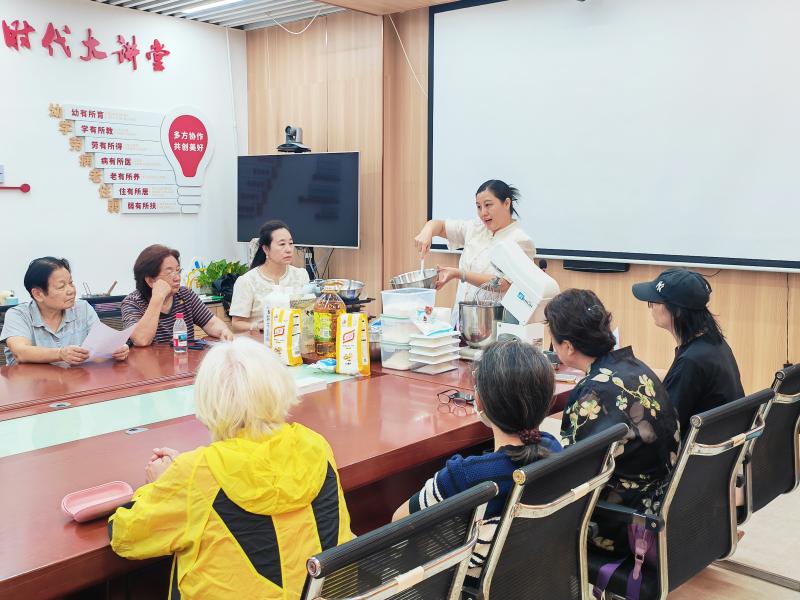 老师讲课.jpg 老师讲课.jpg