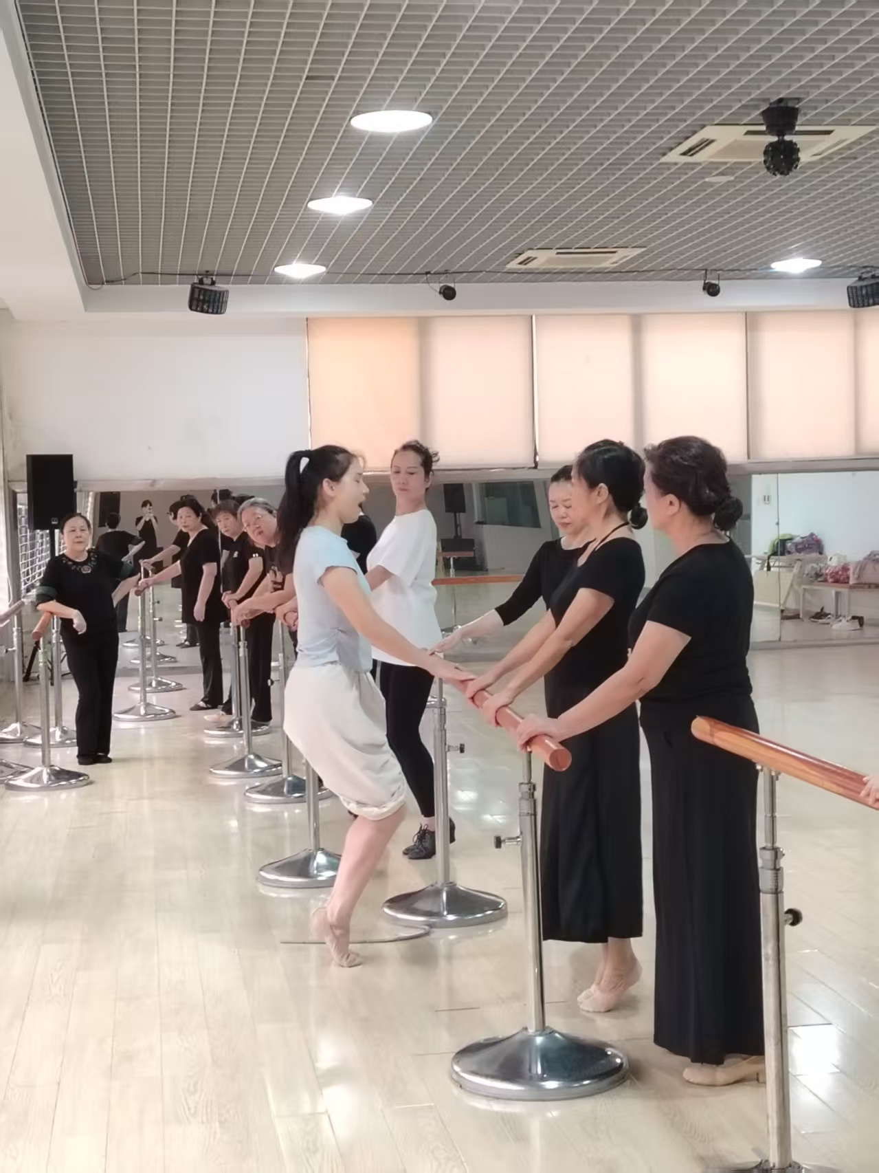 微信图片_20251021142920_44_45.jpg 微信图片_20251021142920_44_45.jpg