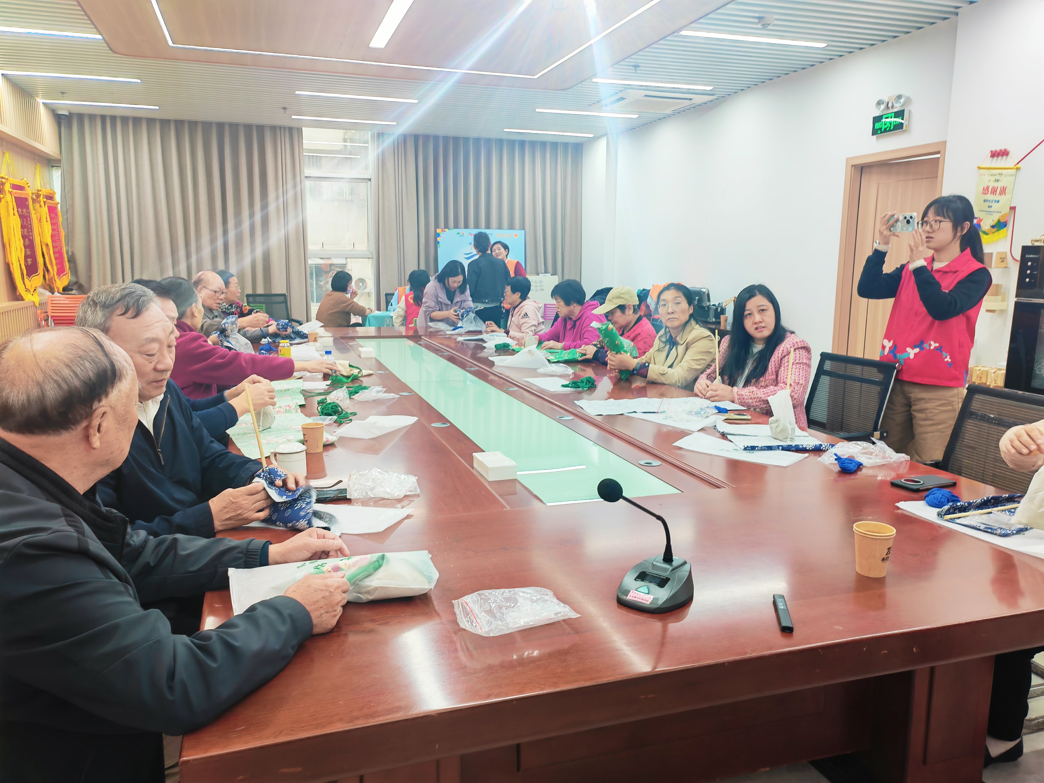 手工现场.jpg 手工现场.jpg