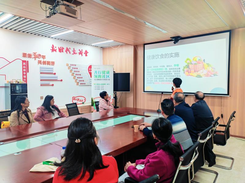 讲座照片.jpg 讲座照片.jpg