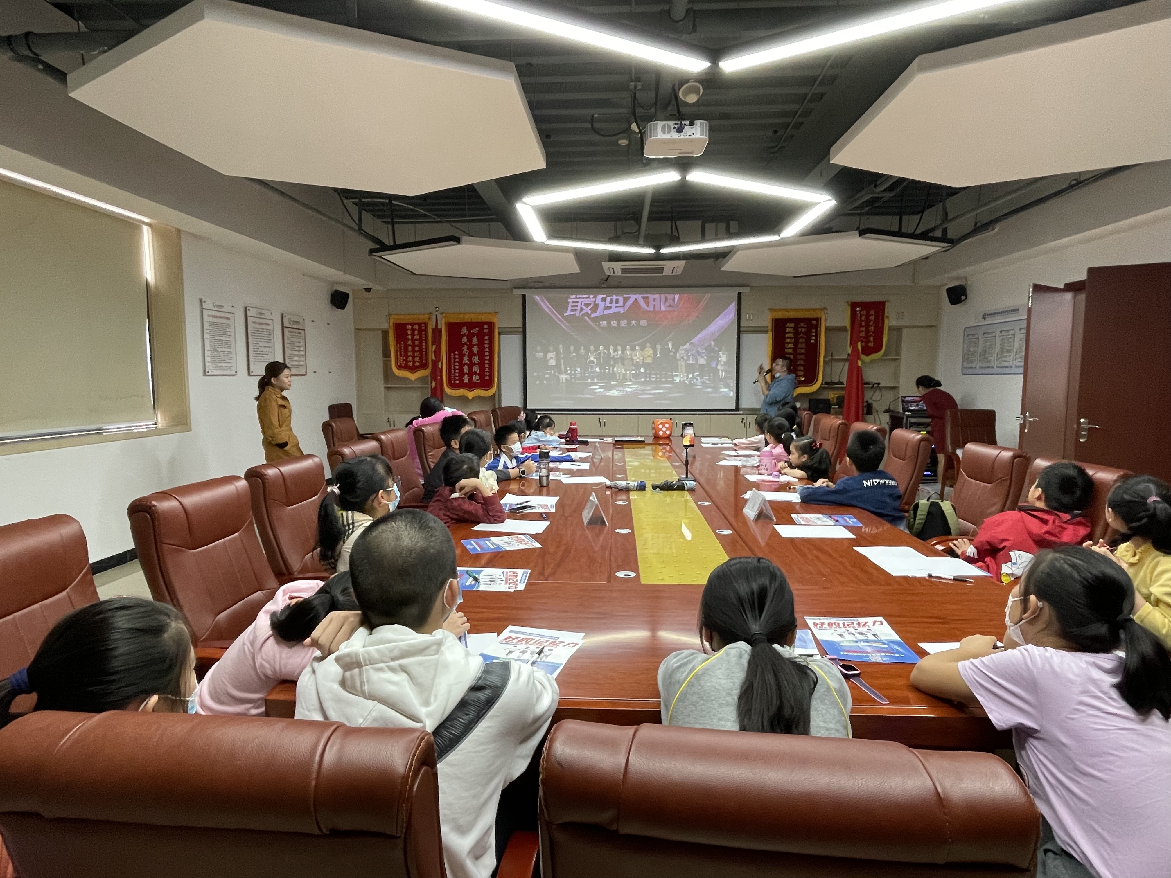 讲师提问中.jpg 讲师提问中.jpg