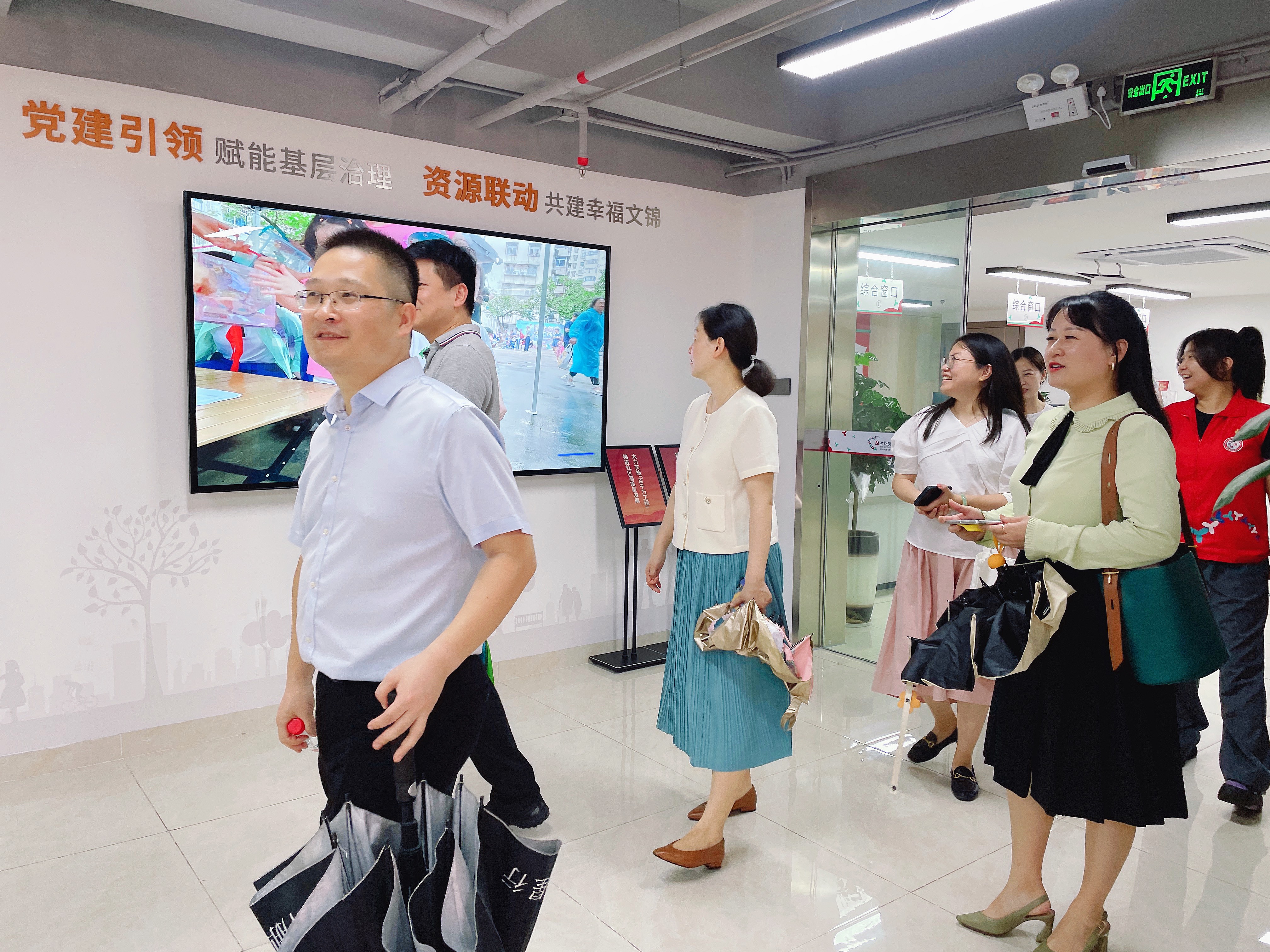 20240624南湖街道各社区书记组团来文锦社区交流提升党群服务 (1).jpg 20240624南湖街道各社区书记组团来文锦社区交流提升党群服务 (1).jpg