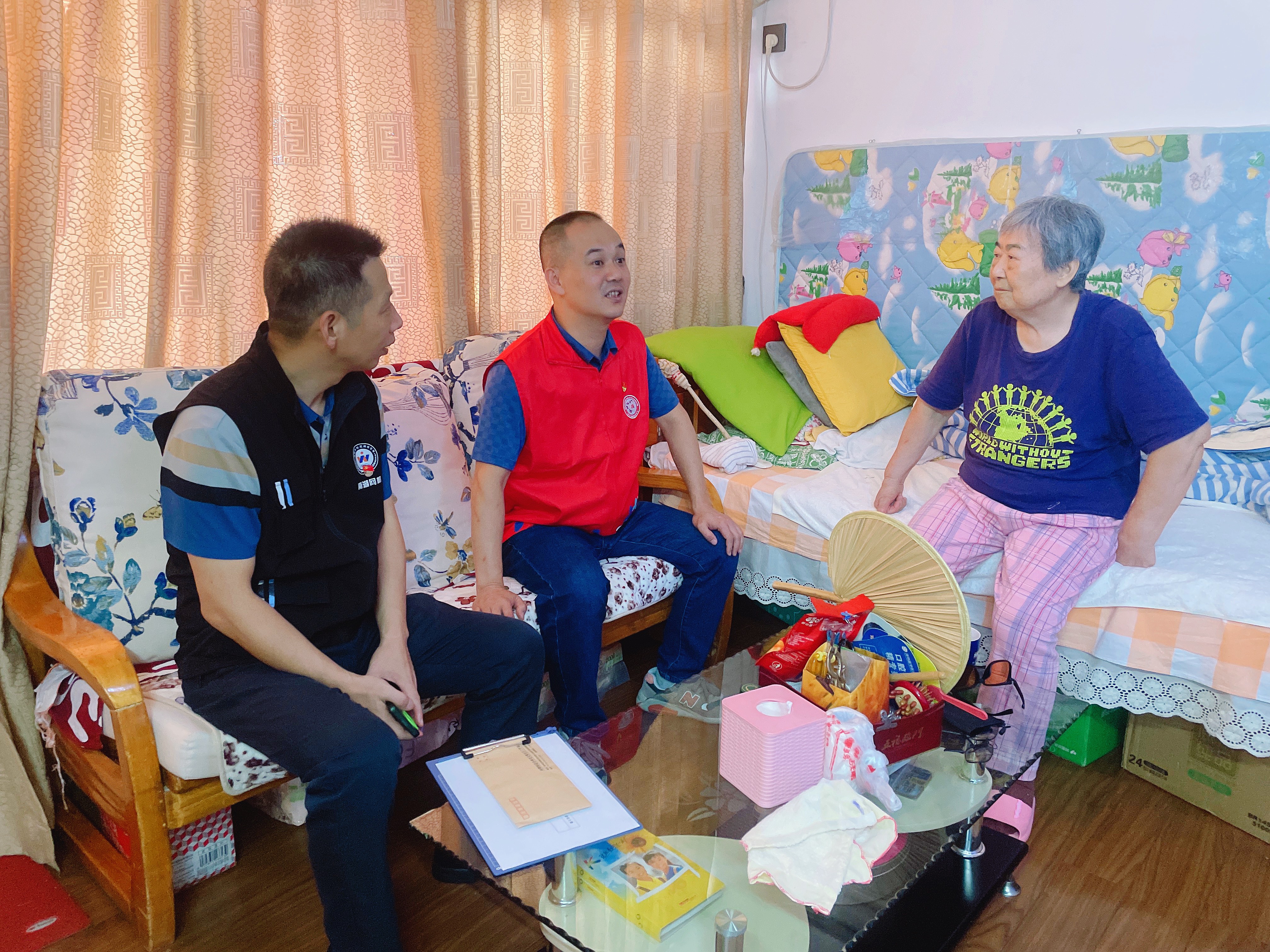 20240710社区探访党员朱政的家属 (2).jpg 20240710社区探访党员朱政的家属 (2).jpg