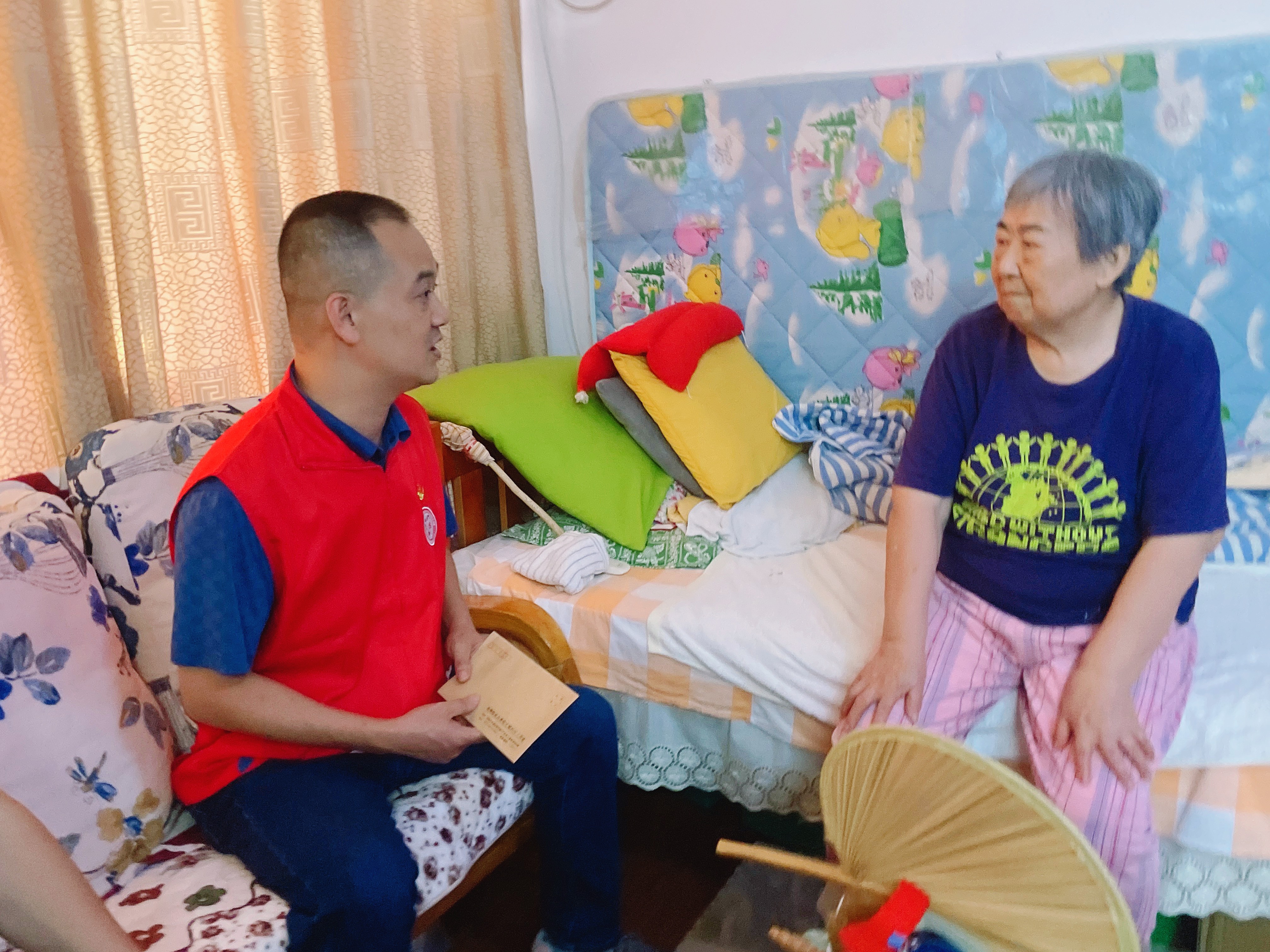 20240710社区探访党员朱政的家属 (1).jpg 20240710社区探访党员朱政的家属 (1).jpg