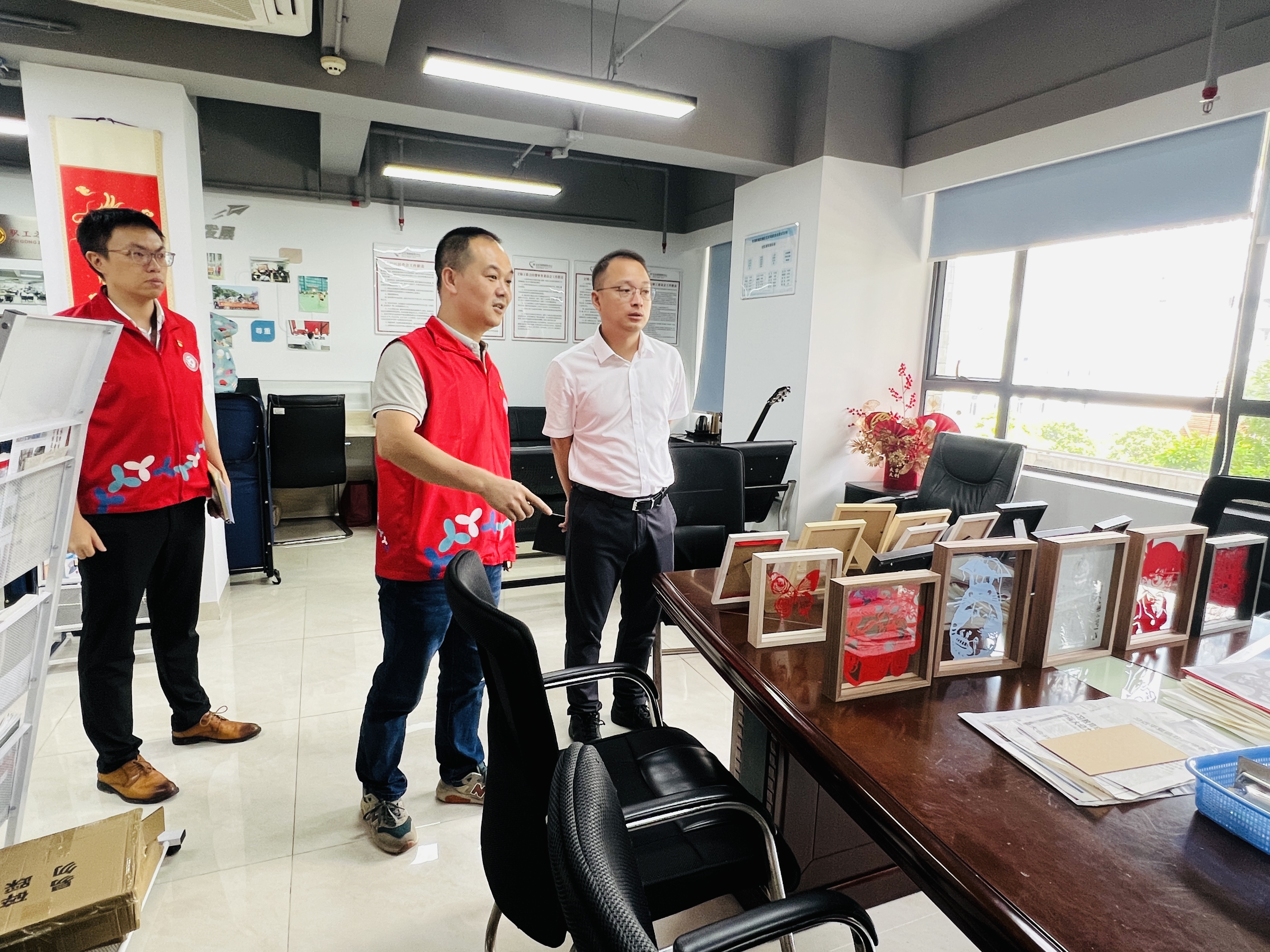 20240903街道党工委副书记、办事处主任王进到文锦社区党群服务中心指导工作 (2).jpg 20240903街道党工委副书记、办事处主任王进到文锦社区党群服务中心指导工作 (2).jpg