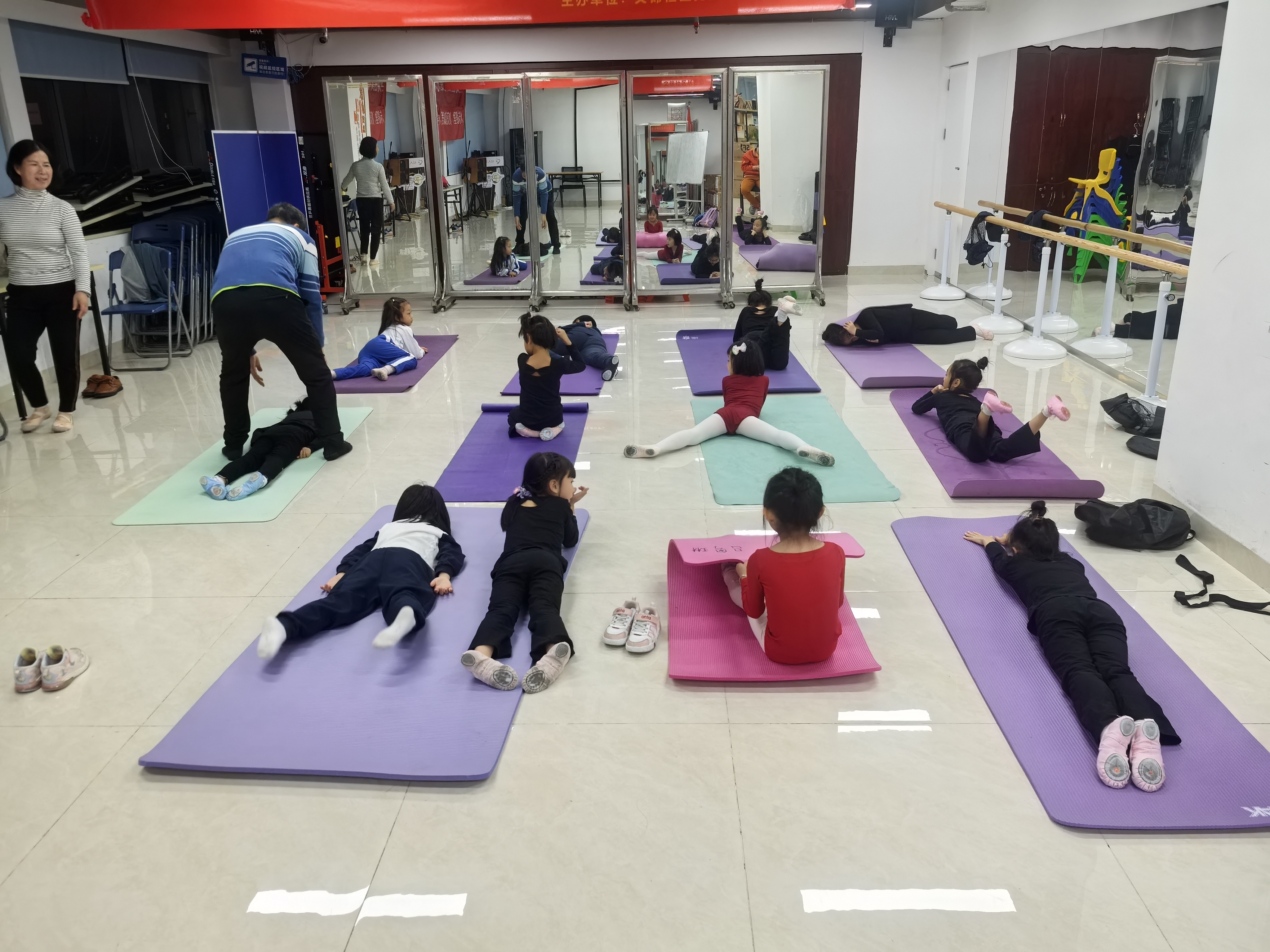 20241203少儿形体课 (5).jpg 20241203少儿形体课 (5).jpg