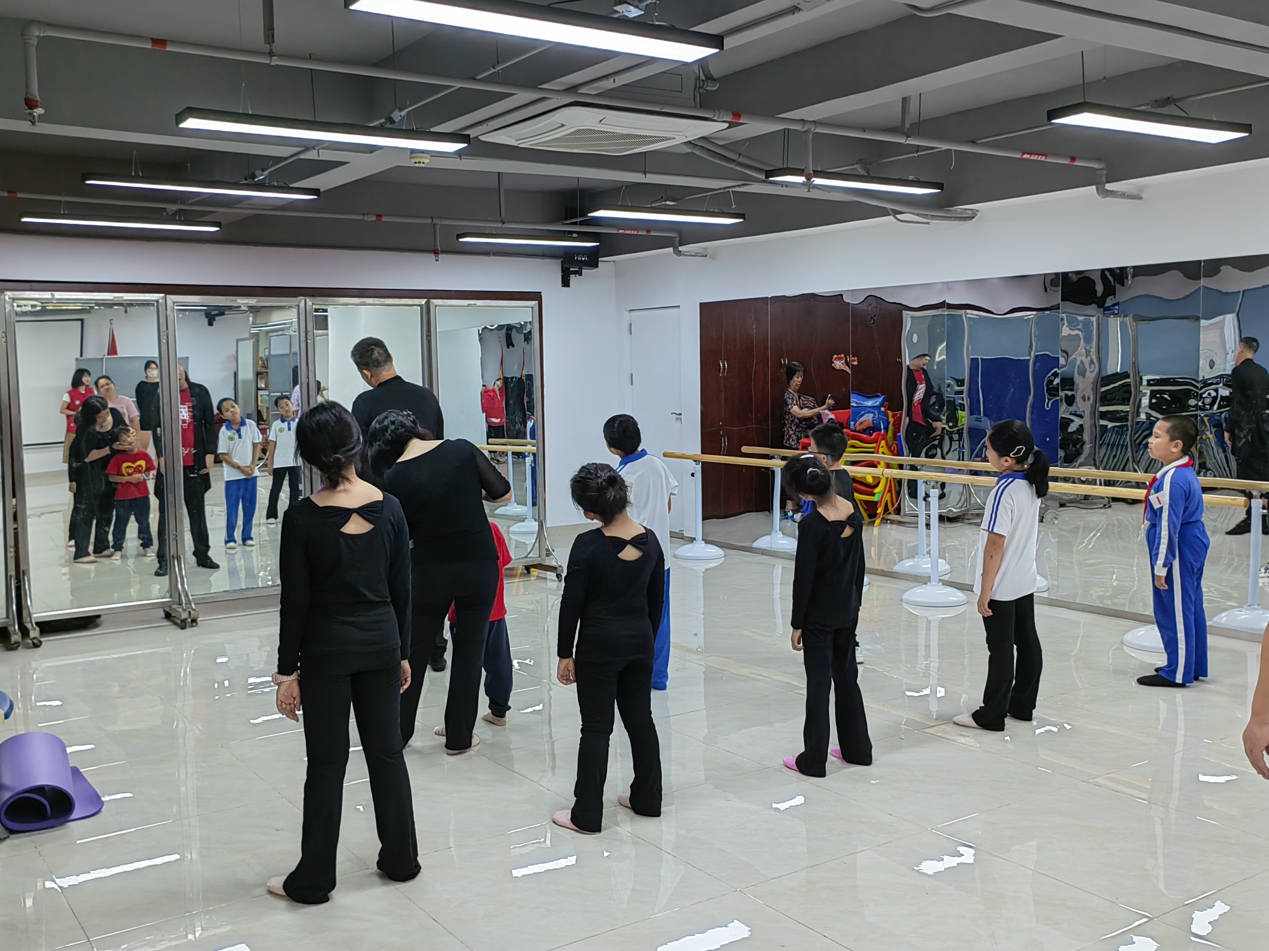 20241112文锦社区开展青少年形体素质公益课 (6).jpg 20241112文锦社区开展青少年形体素质公益课 (6).jpg