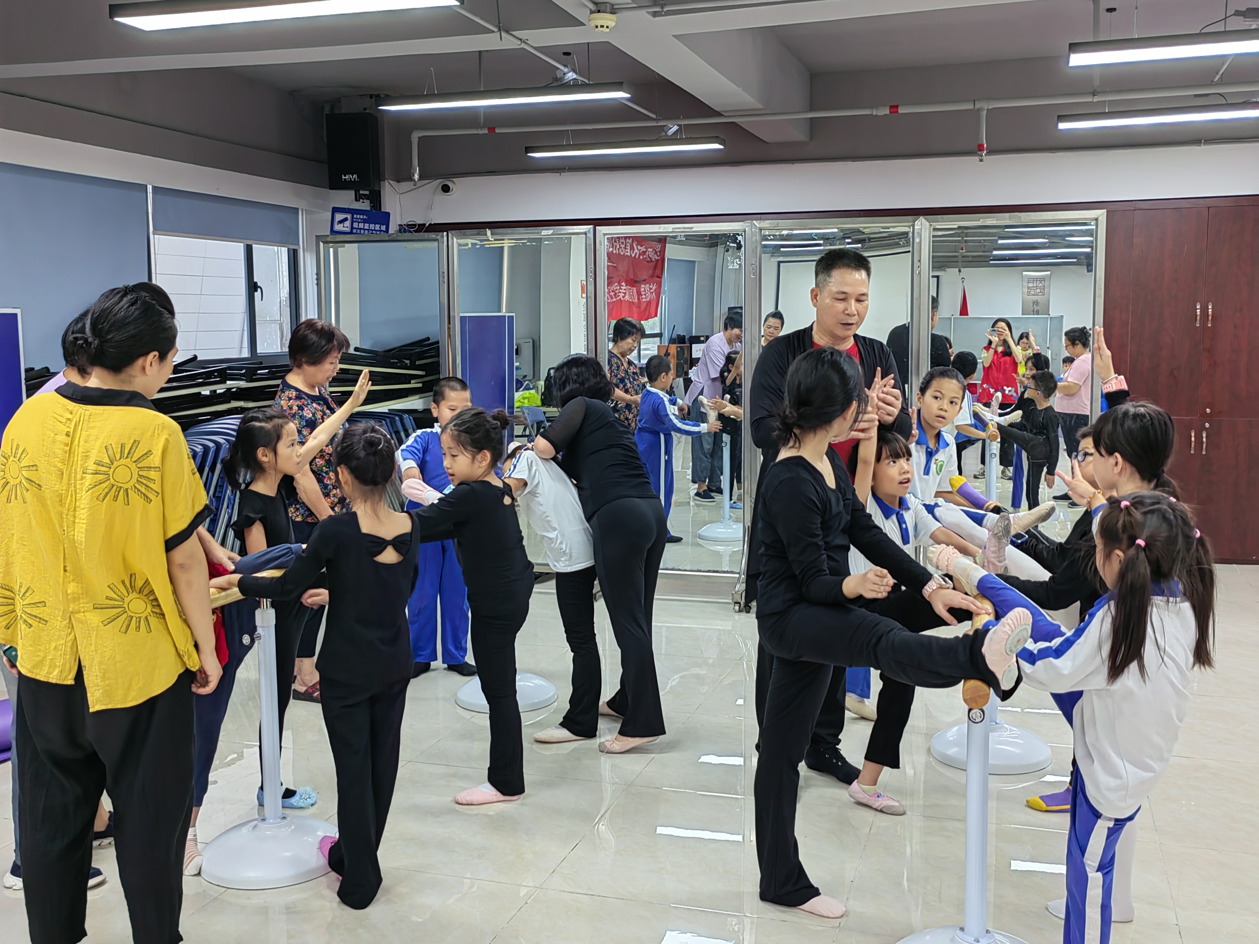 20241112文锦社区开展青少年形体素质公益课 (4).jpg 20241112文锦社区开展青少年形体素质公益课 (4).jpg