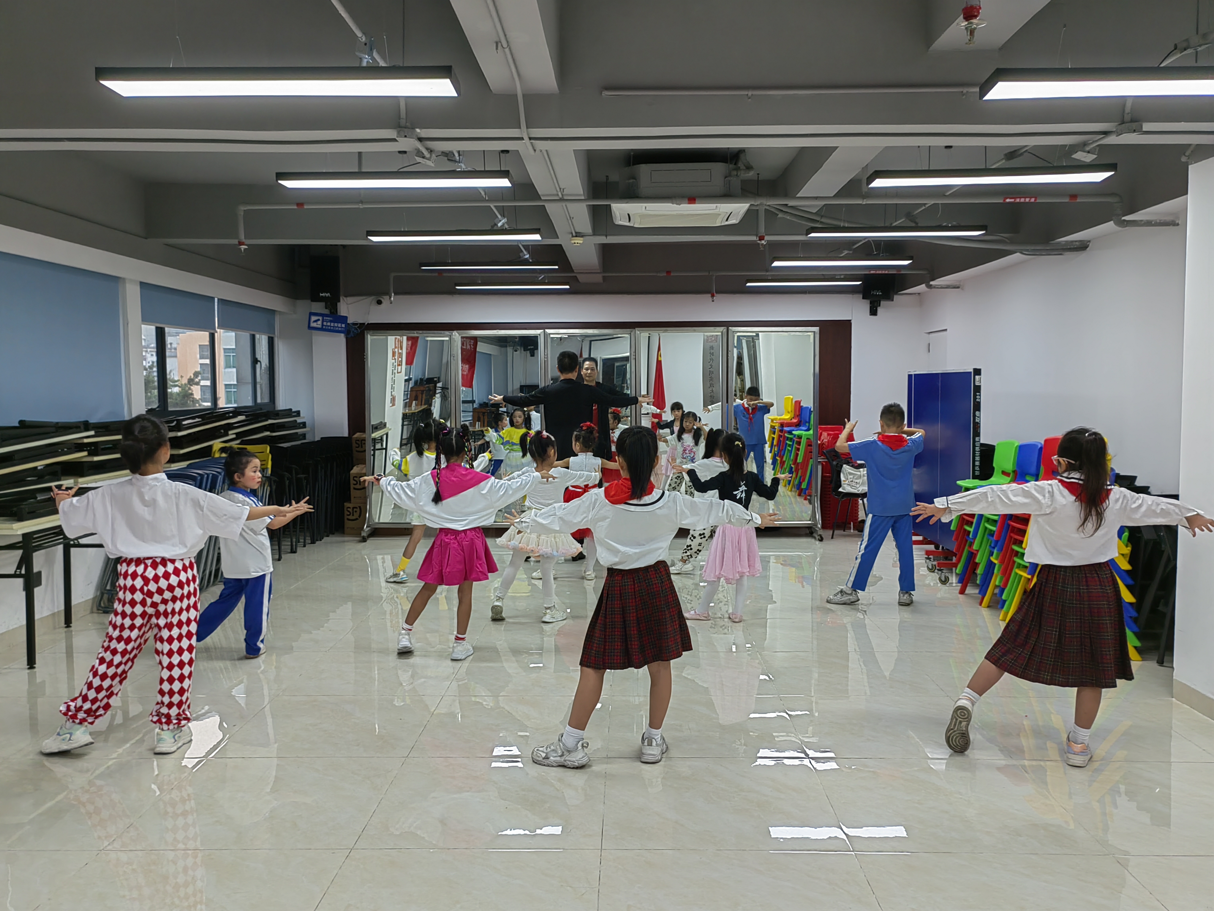 20241030文锦社区开展“舞动希望,欢乐拉丁舞”公益课堂 (1).jpg 20241030文锦社区开展“舞动希望,欢乐拉丁舞”公益课堂 (1).jpg