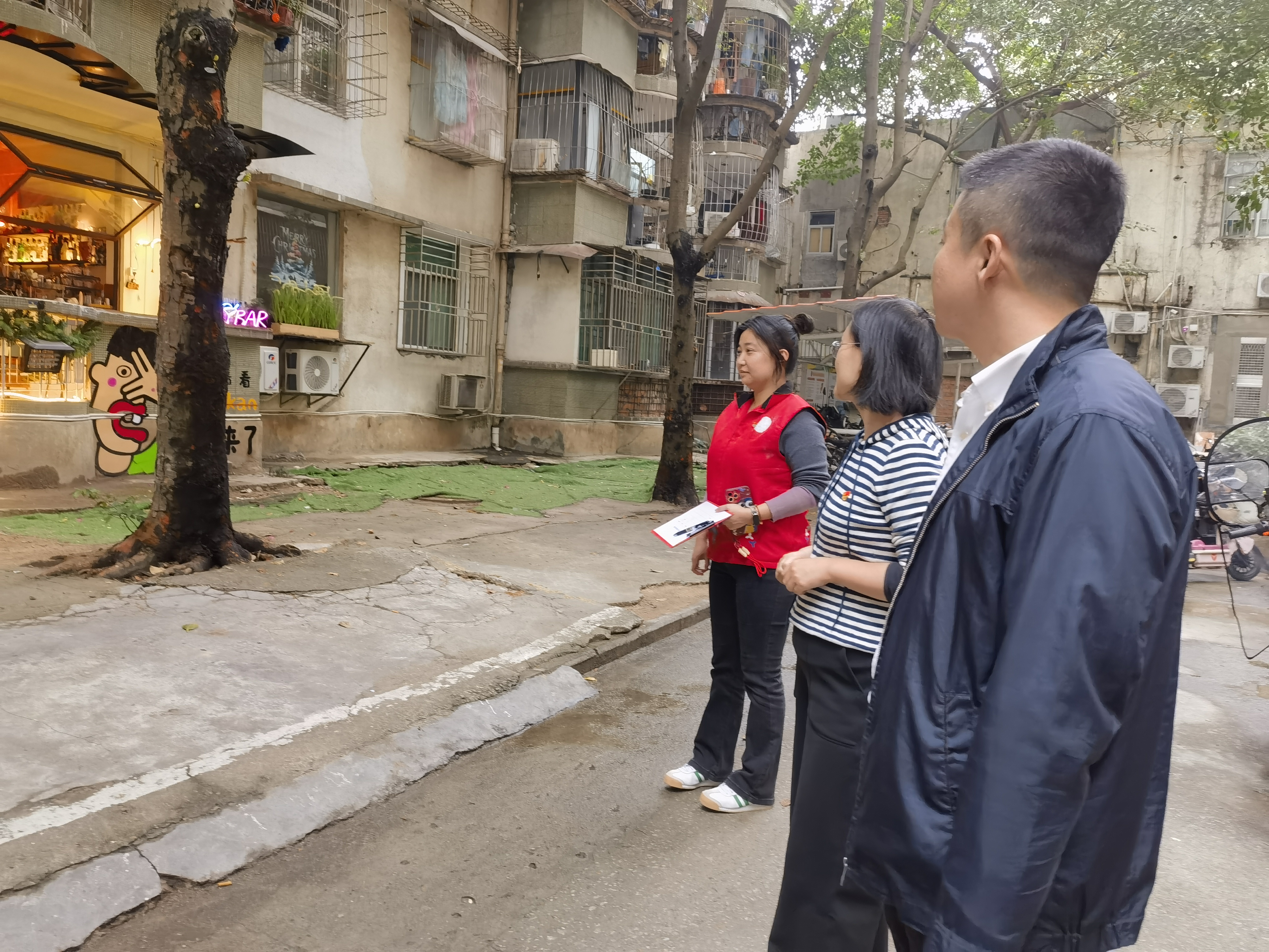 20250123南湖街道领导新春慰问老党员,传递温暖与关怀 (1).jpg 20250123南湖街道领导新春慰问老党员,传递温暖与关怀 (1).jpg