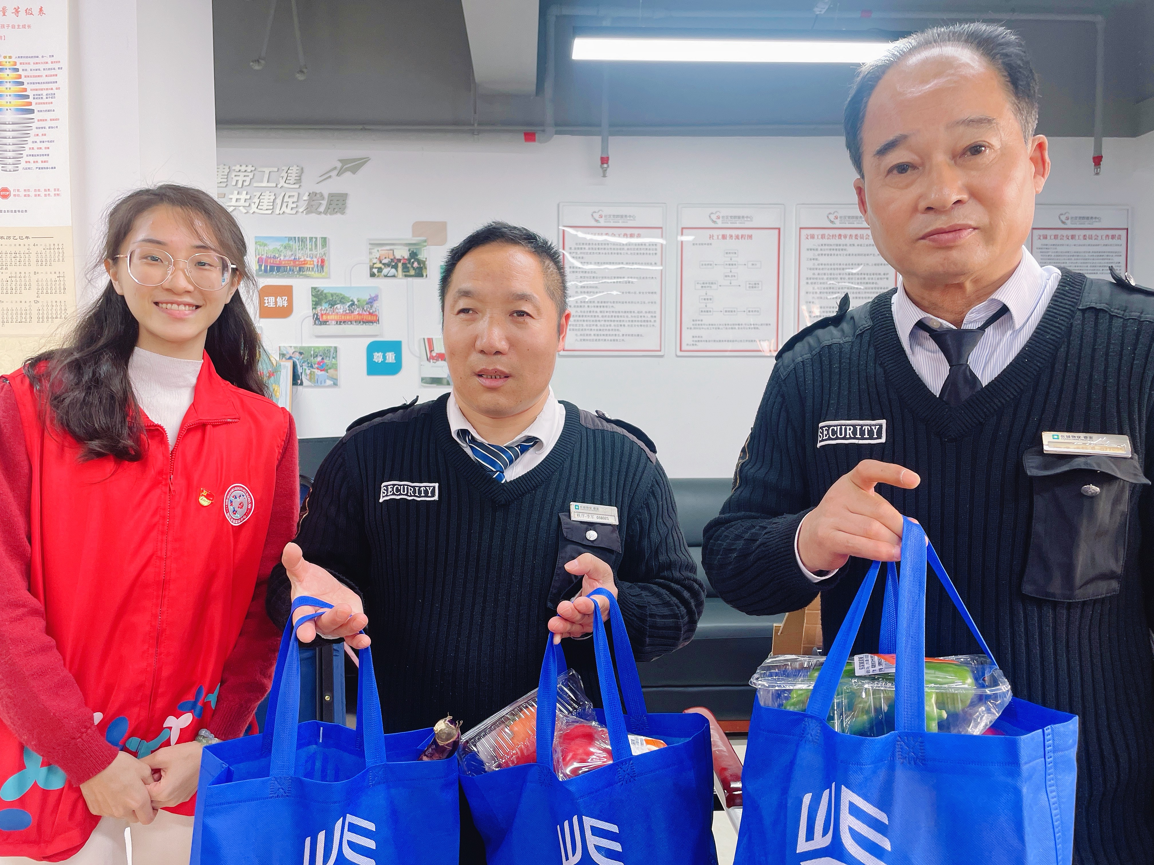 20250217文锦社区开展爱心蔬菜发放活动，传递温暖与关怀 (1).jpg