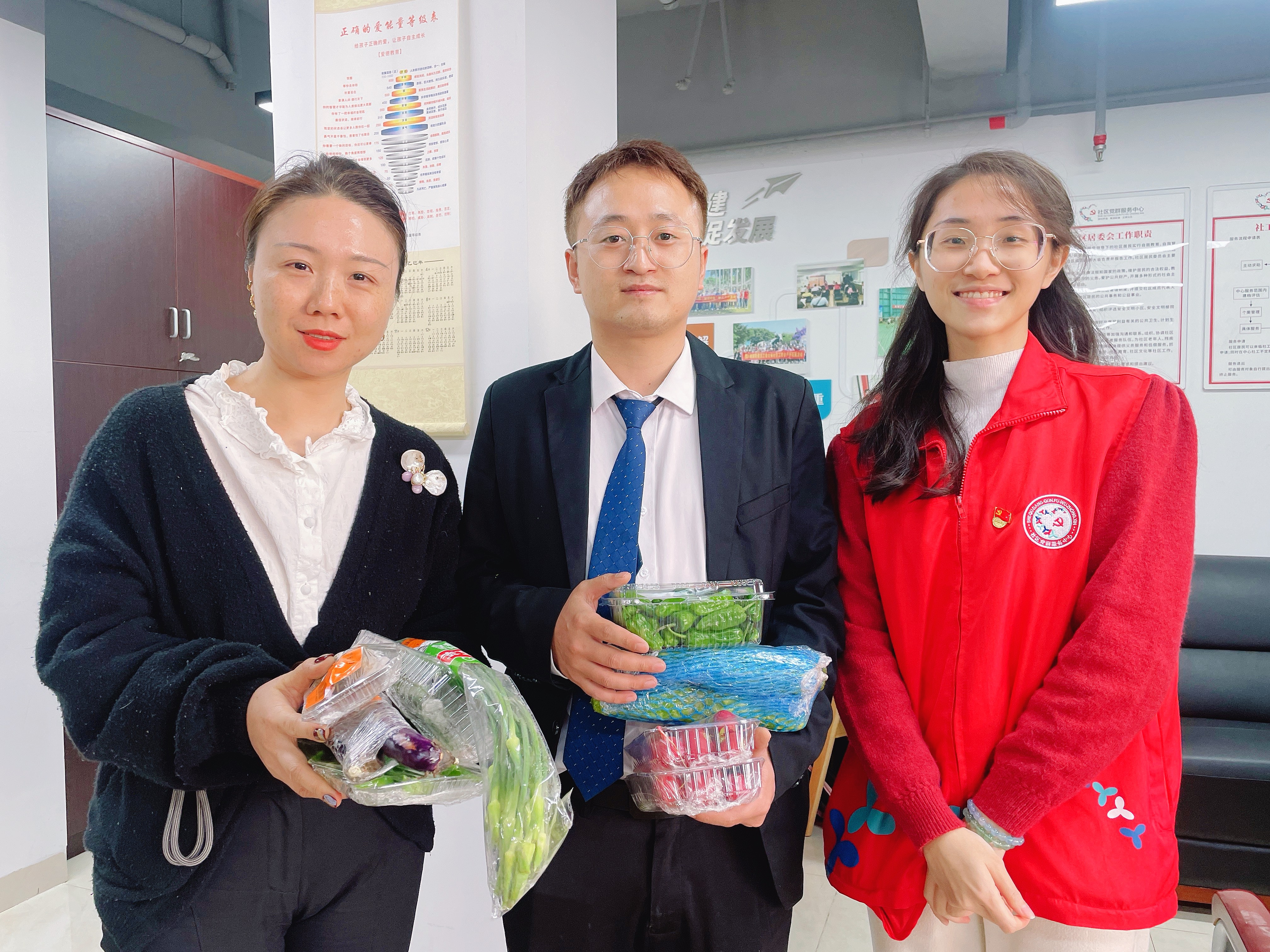 20250217文锦社区开展爱心蔬菜发放活动，传递温暖与关怀 (3).jpg