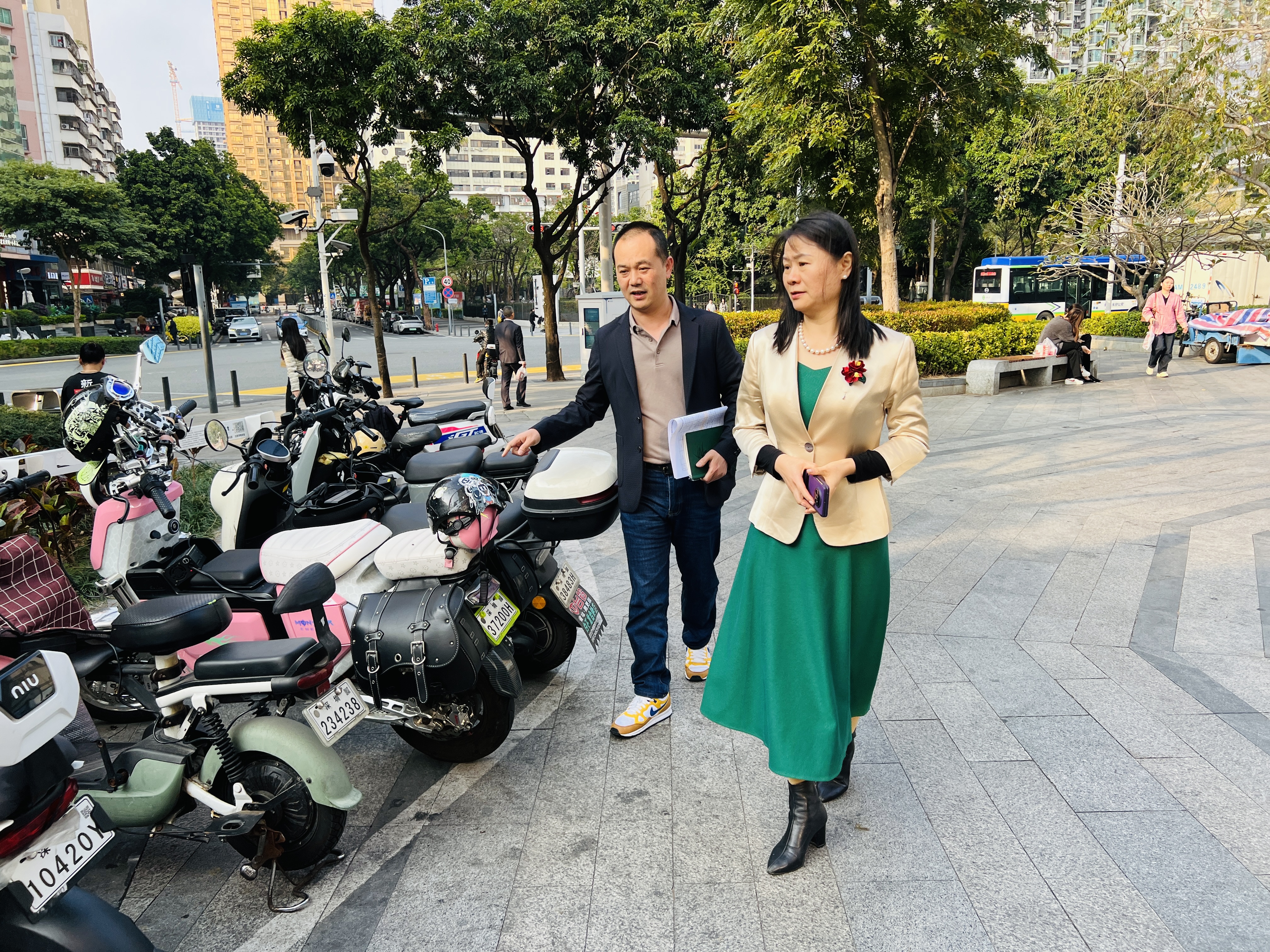 20250221南湖街道领导巡查社区,强化社区治理 (3).jpg 20250221南湖街道领导巡查社区,强化社区治理 (3).jpg