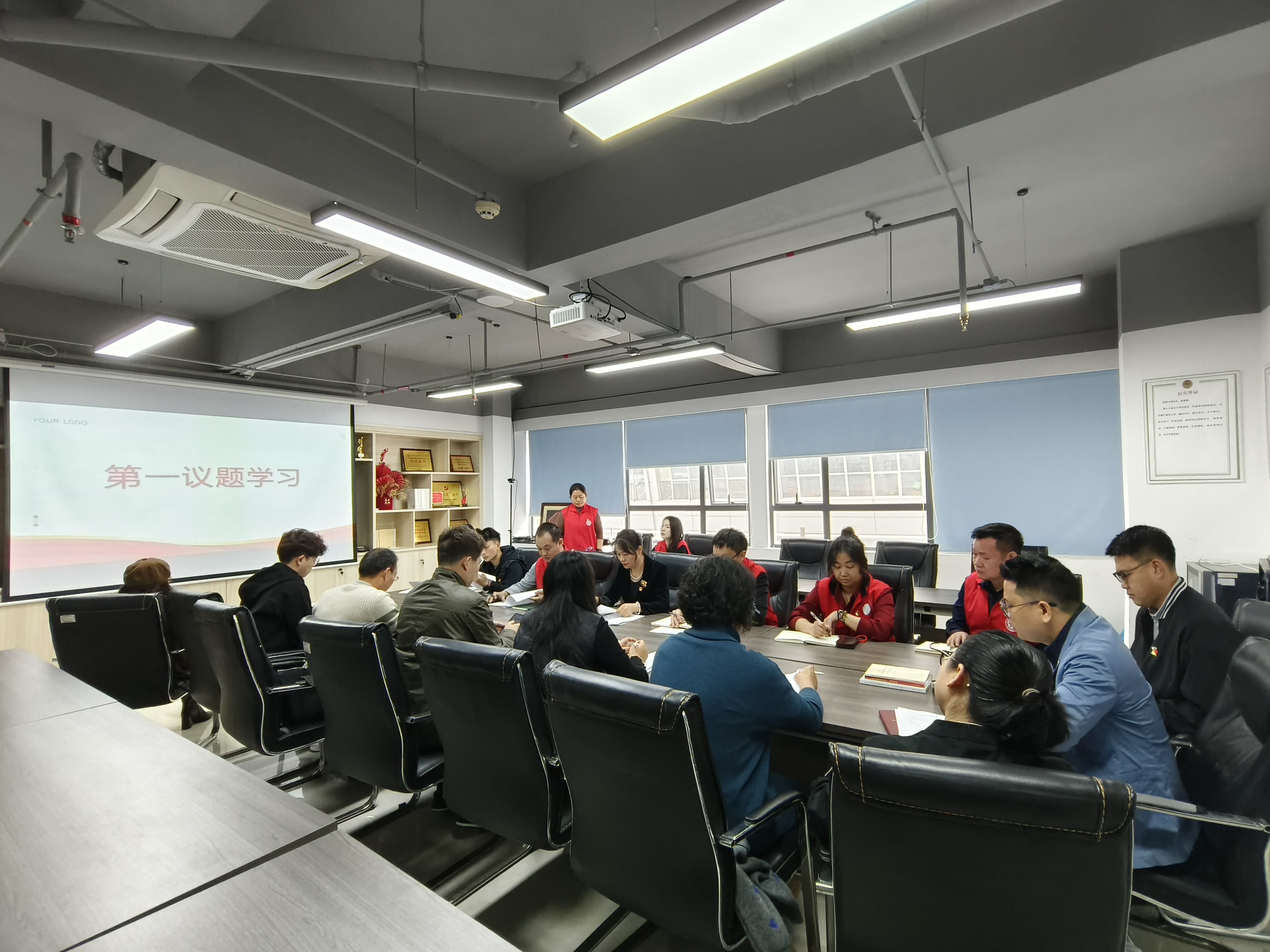 20250220文锦社区召开党建述职评议大会,激发基层党建新活力 (3).jpg 20250220文锦社区召开党建述职评议大会,激发基层党建新活力 (3).jpg