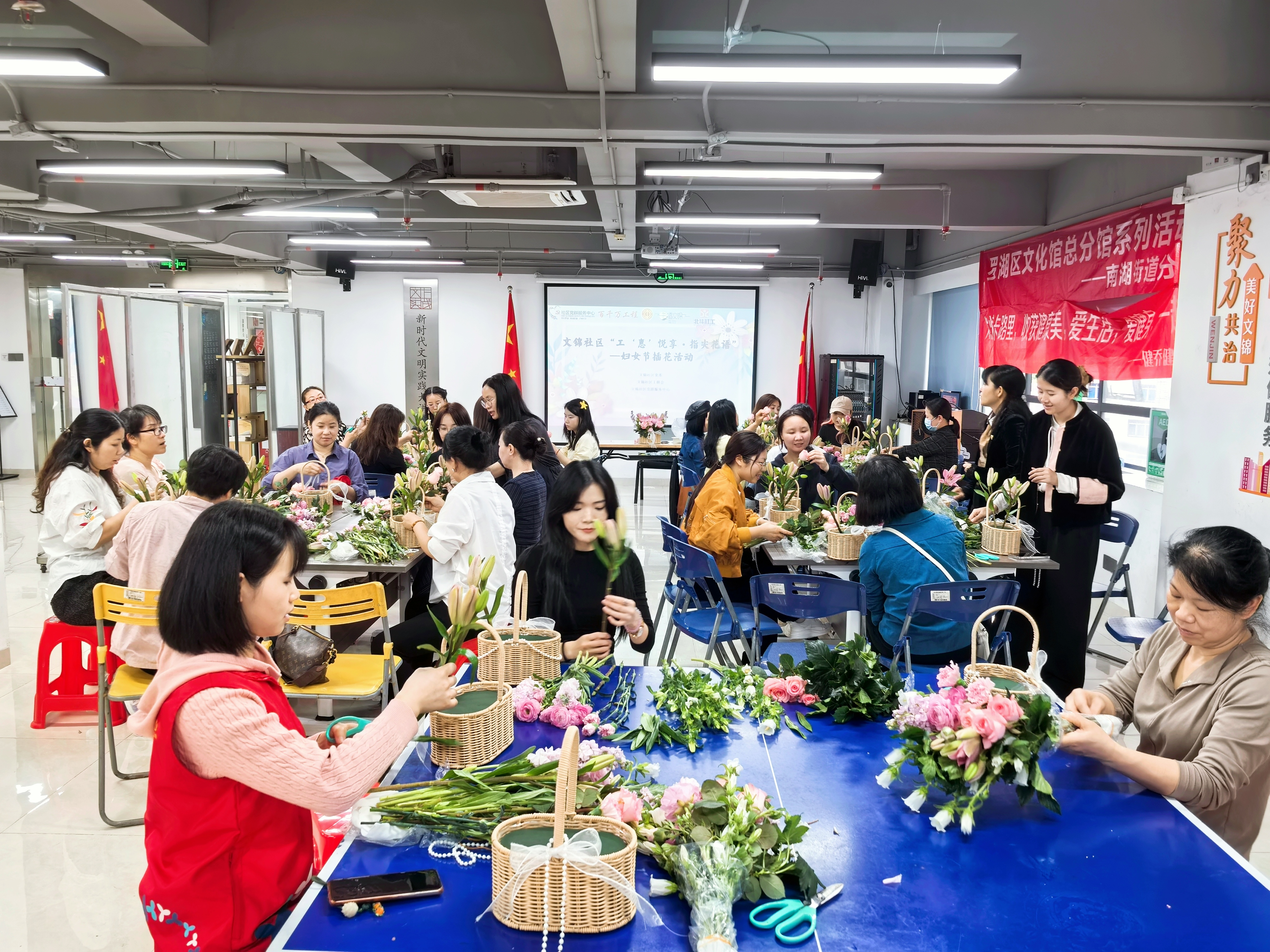 20250304文锦社区“工惠悦享·指尖花语”妇女节插花活动 (3).jpg 20250304文锦社区“工惠悦享·指尖花语”妇女节插花活动 (3).jpg