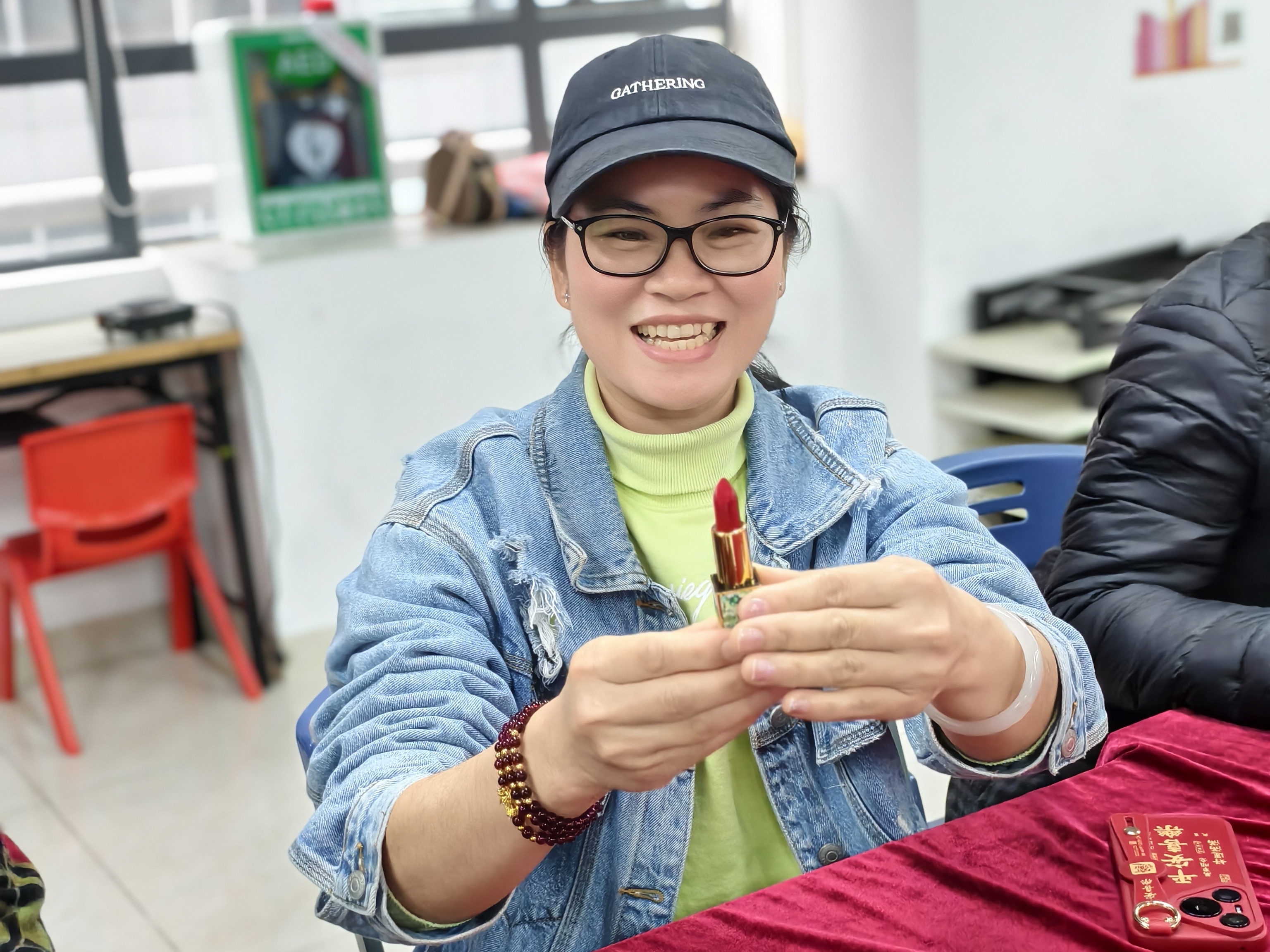 20250306文锦社区“指尖拾趣 唇间绽彩”口红DIY活动 (3).jpg 20250306文锦社区“指尖拾趣 唇间绽彩”口红DIY活动 (3).jpg