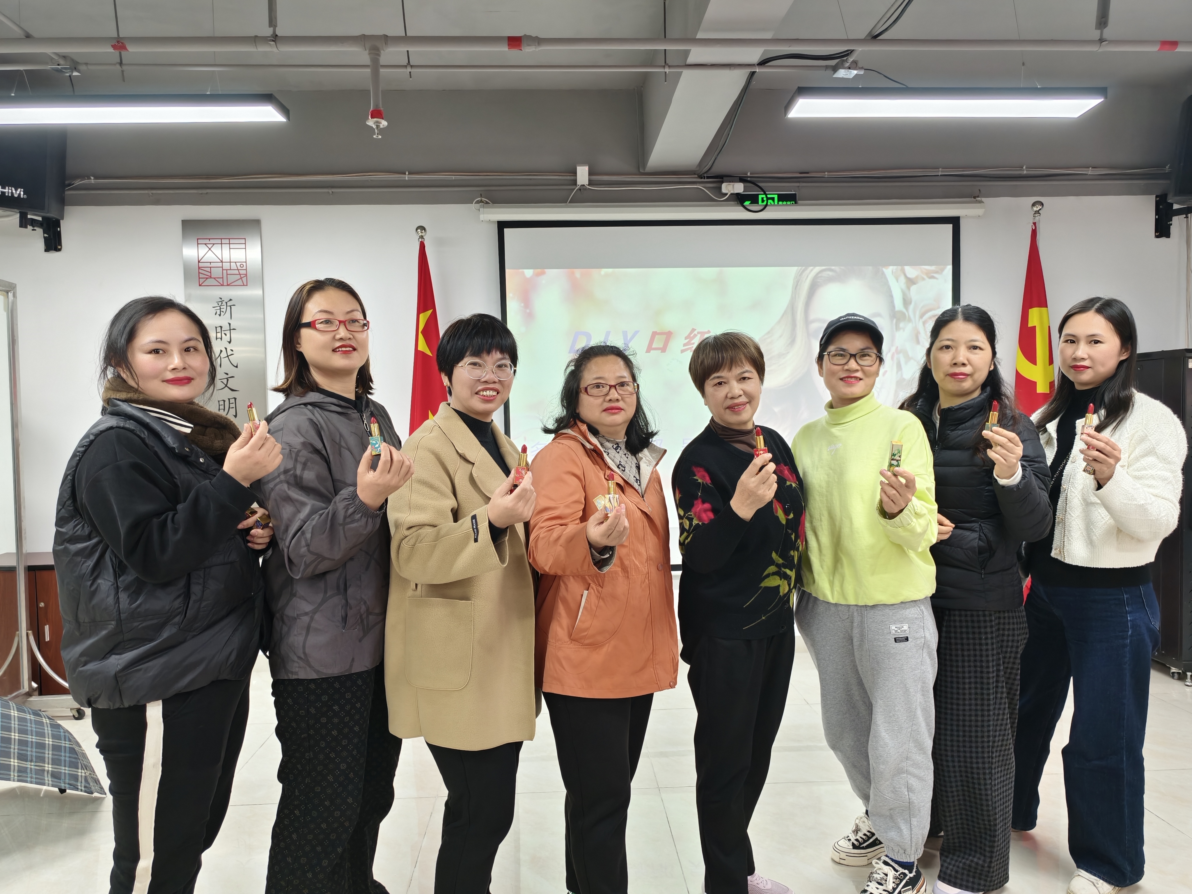 20250306文锦社区“指尖拾趣 唇间绽彩”口红DIY活动 (4).jpg 20250306文锦社区“指尖拾趣 唇间绽彩”口红DIY活动 (4).jpg