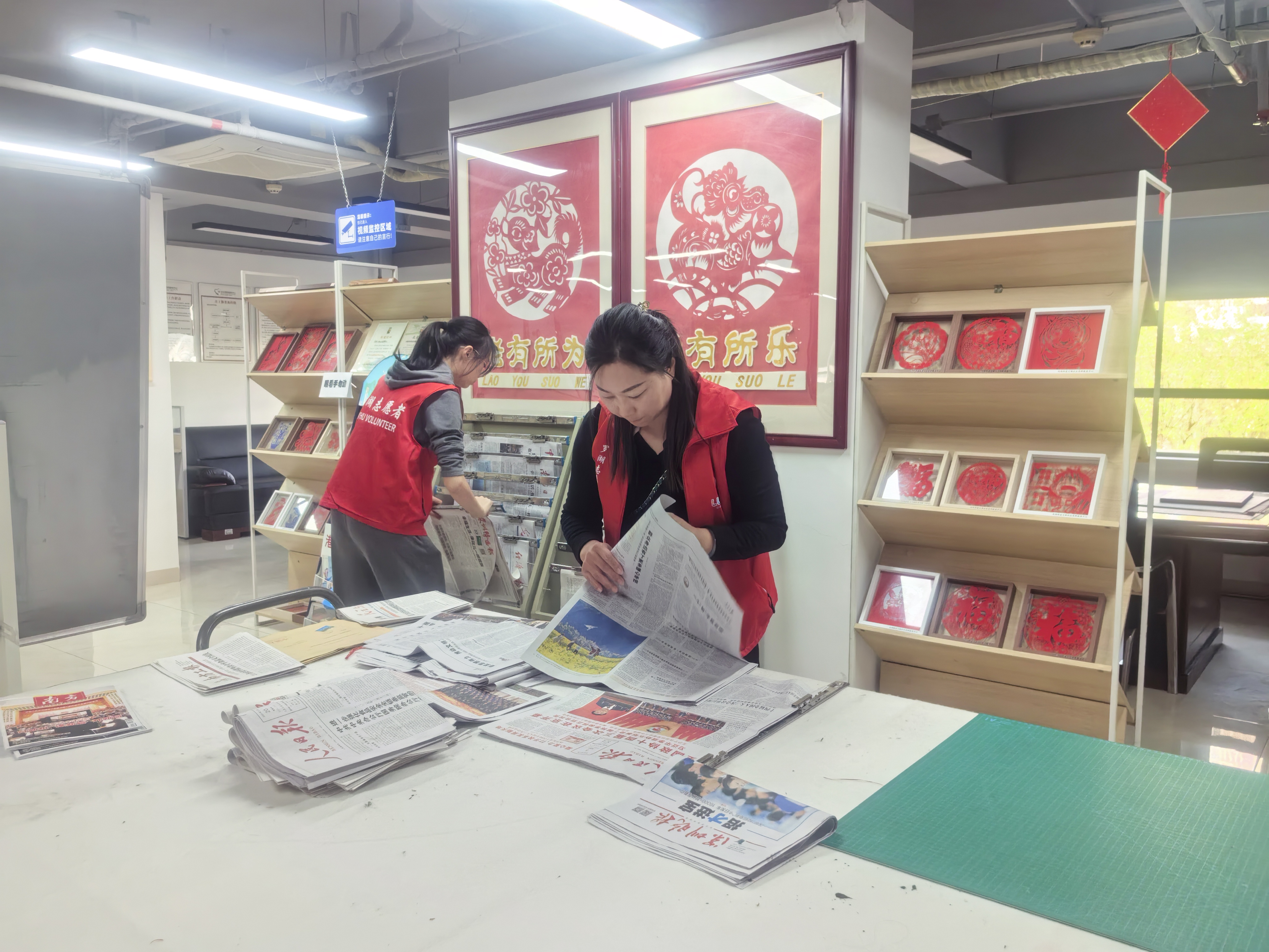 20250322文锦社区开展“书香润心田 志愿暖社区”图书整理志愿活动 (2).jpg 20250322文锦社区开展“书香润心田 志愿暖社区”图书整理志愿活动 (2).jpg