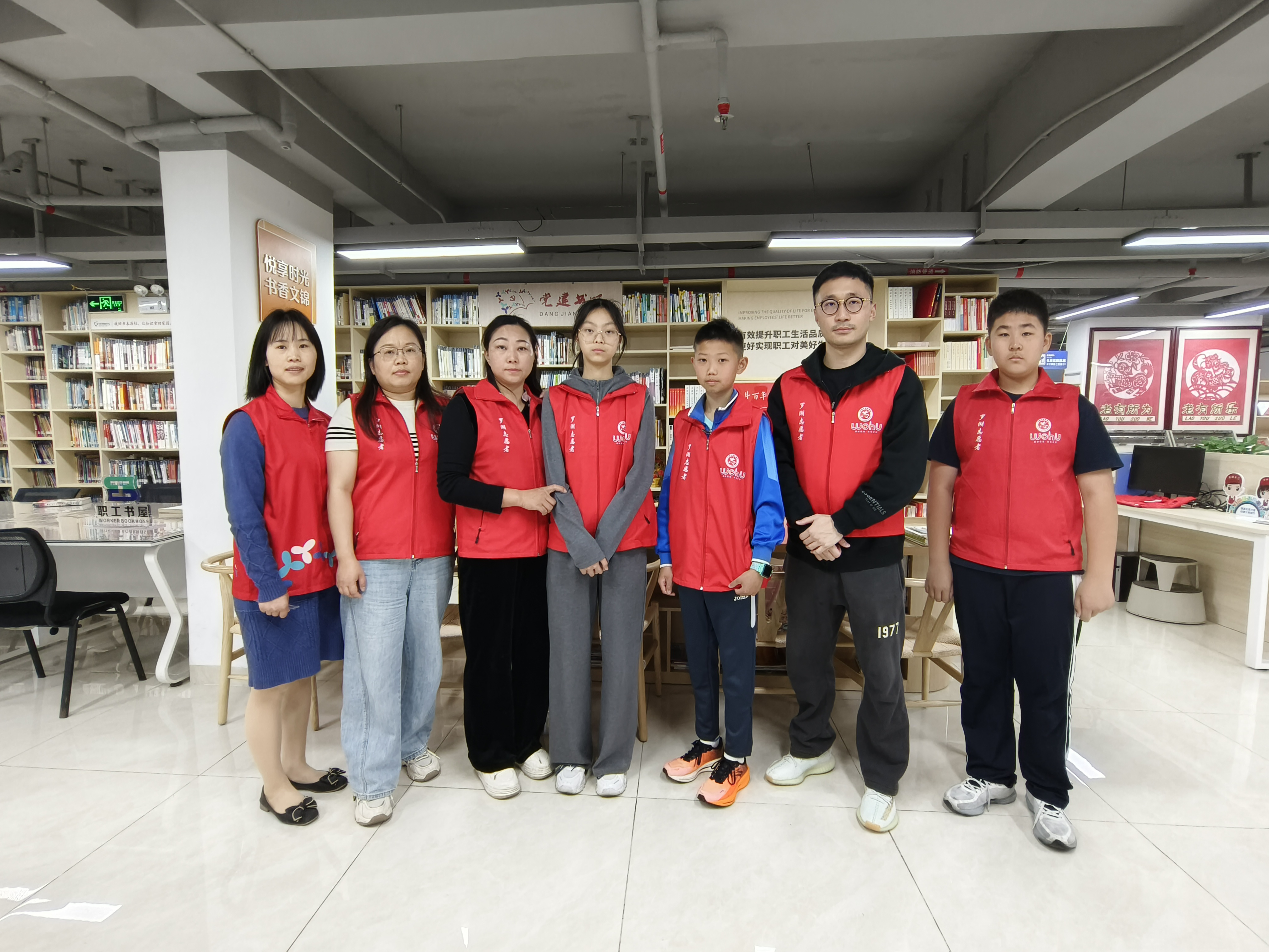 20250322文锦社区开展“书香润心田 志愿暖社区”图书整理志愿活动 (1).jpg 20250322文锦社区开展“书香润心田 志愿暖社区”图书整理志愿活动 (1).jpg