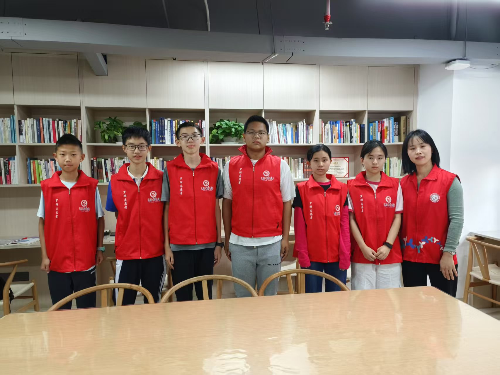 20250322文锦社区开展“书香润心田 志愿暖社区”图书整理志愿活动 (4).jpg 20250322文锦社区开展“书香润心田 志愿暖社区”图书整理志愿活动 (4).jpg