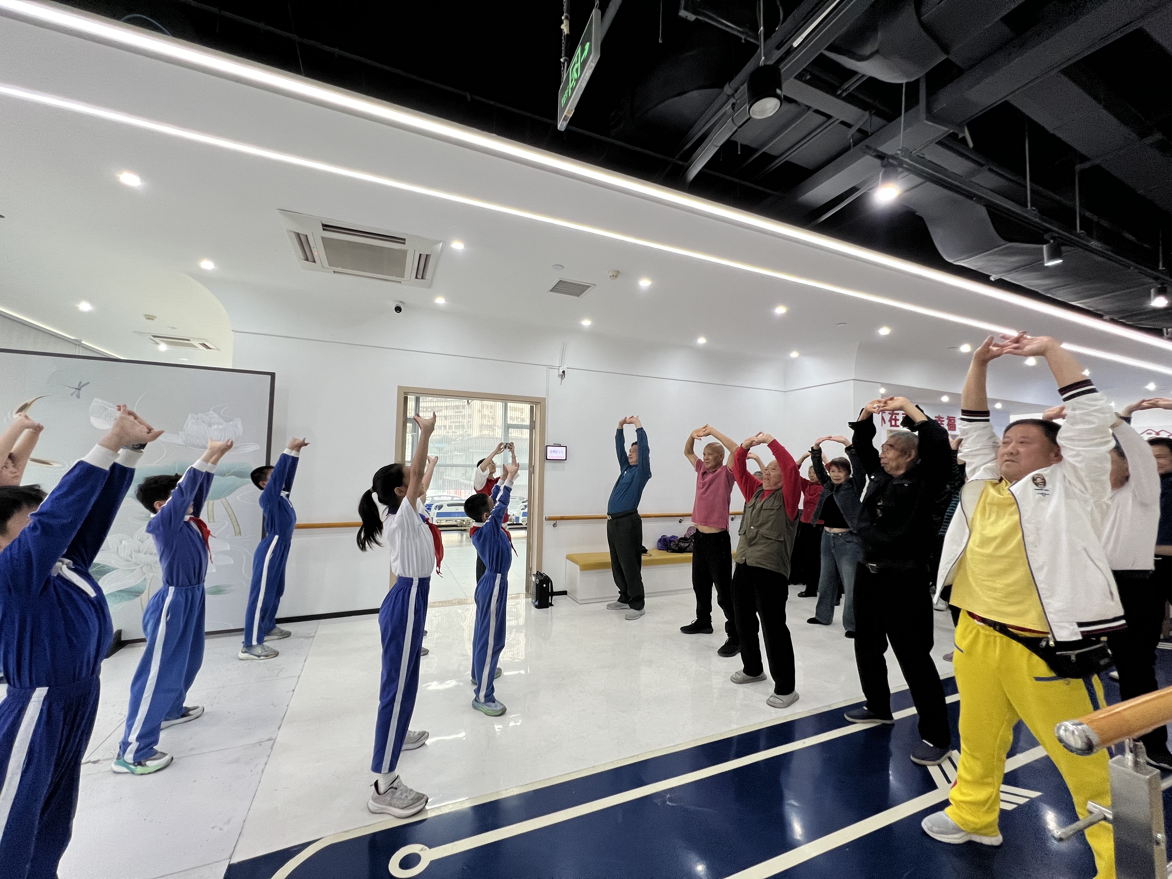 20250325书香传情暖夕阳,校社携手话传承——文锦社区开展爱心陪伴长者活动 (3).jpg 20250325书香传情暖夕阳,校社携手话传承——文锦社区开展爱心陪伴长者活动 (3).jpg