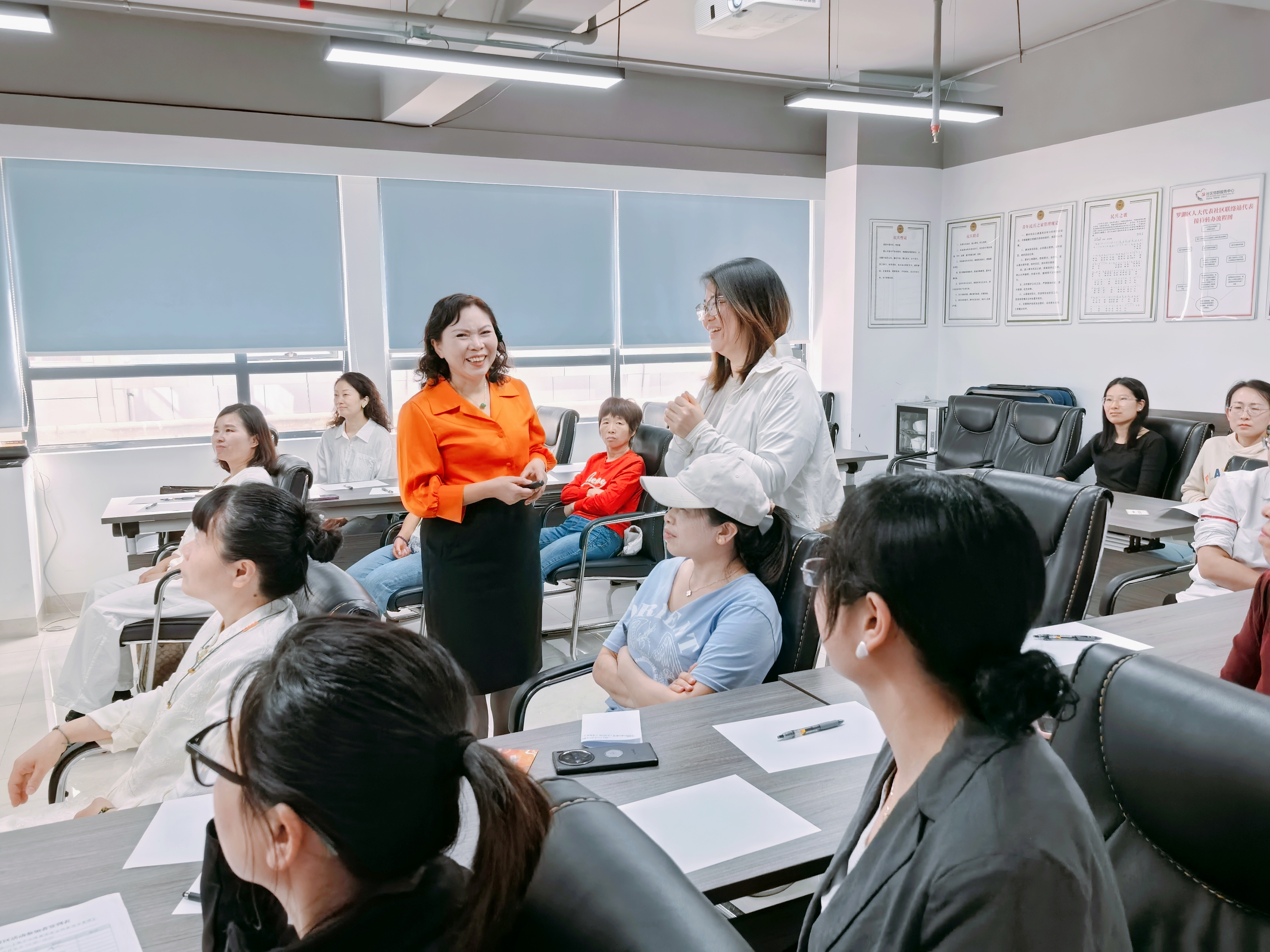 20250409解码游戏沉迷困局,文锦家教课堂开出“疏堵良方 (5).jpg 20250409解码游戏沉迷困局,文锦家教课堂开出“疏堵良方 (5).jpg